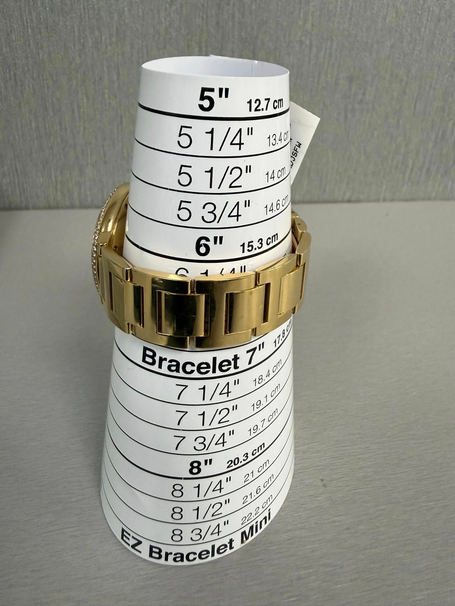 May be an image of brass, jewelry and text that says '5" 12.7cm 5 1/4" /2" 14cm 5 3/4" 14.60 6" 15.3 15.3cm CT 17.80 Bracelet 18.4cm 7" 7 1/4" 7 1/2" 19.7cm 19.1cm 73/4" 7 8" 20.3…