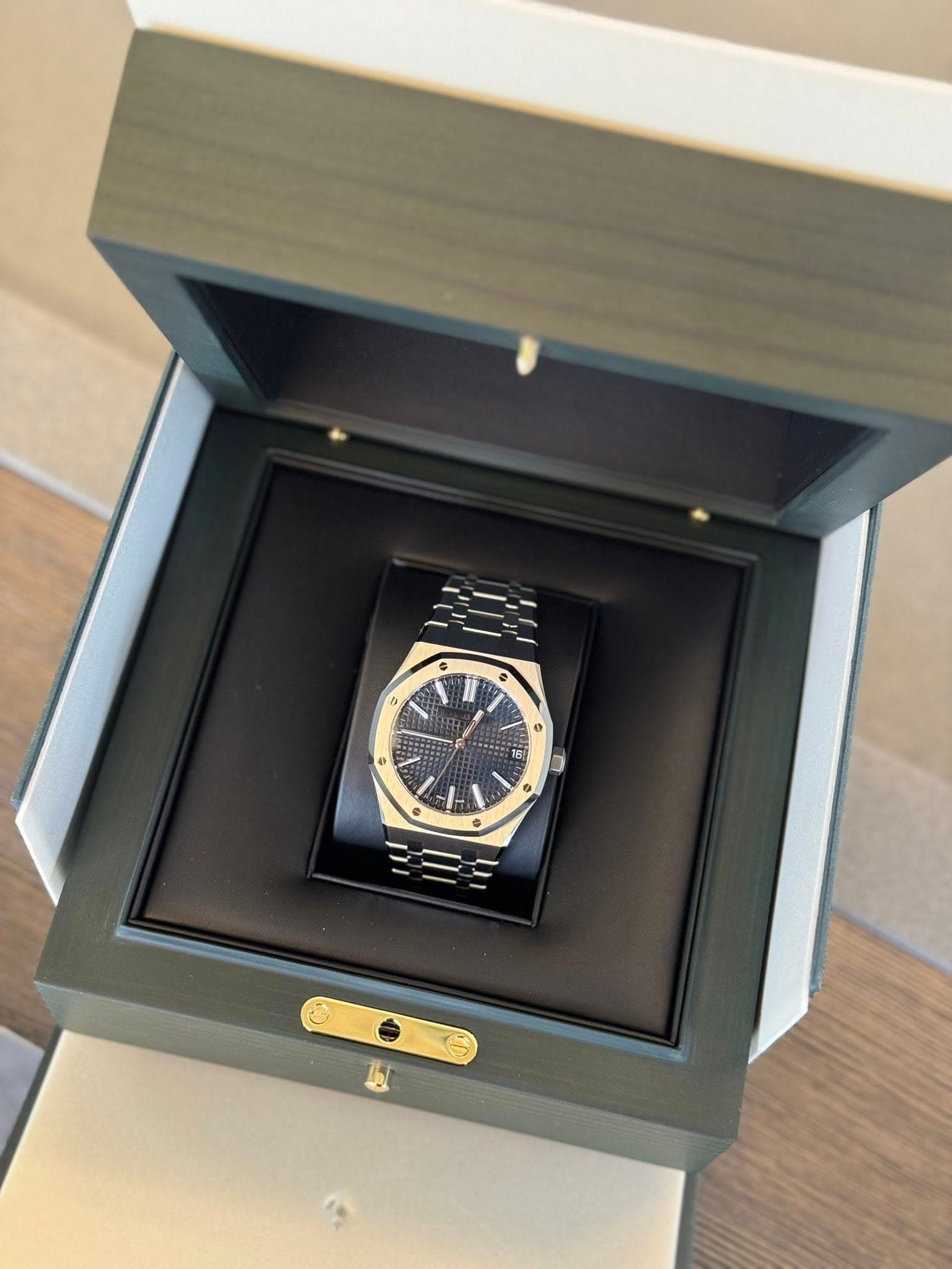 May be an image of wrist watch and text that says '8 I e a N • 1'