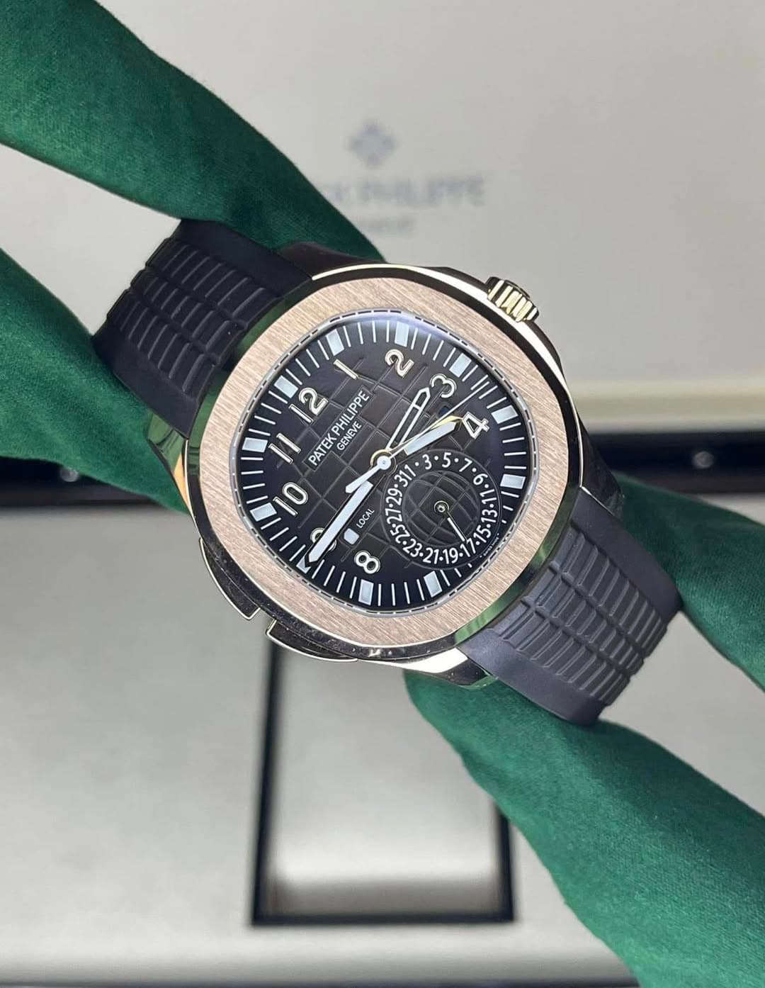May be an image of digital watch and text that says 'lI 2 2 IPPE س ENEVE د PATEK PHILIPPE NEVE GENEVE 3° 5 • IL - O LOCAL KOCAL Gi lO'
