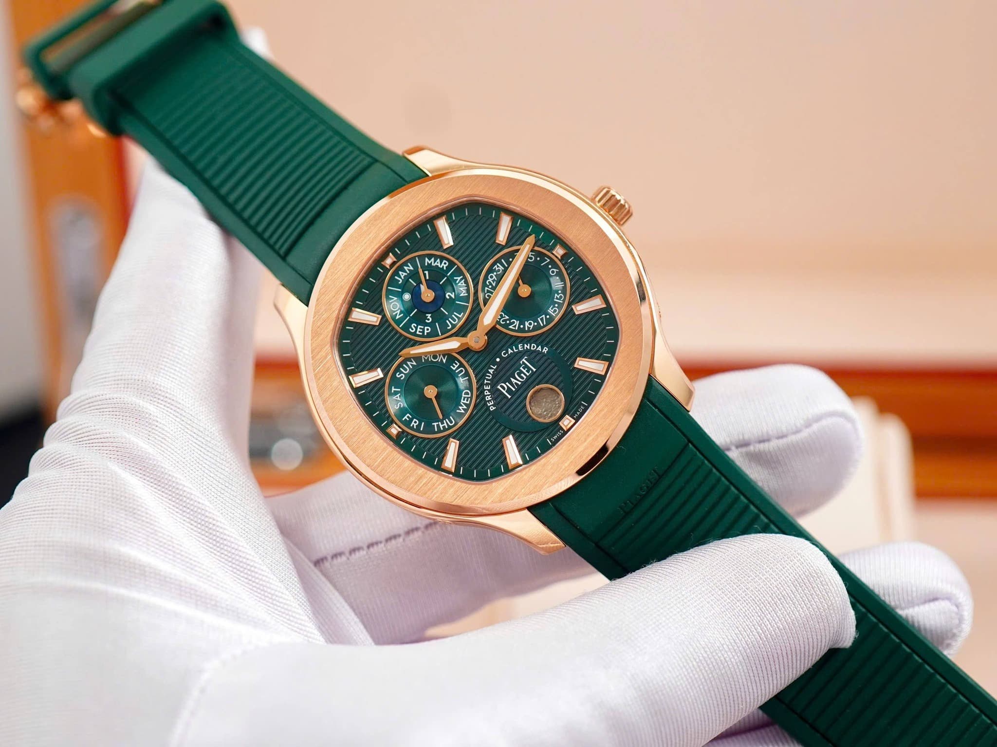 May be an image of wrist watch and text that says 'AN 源 1 U Οι MAR NA SEP JUL UY 15 ห 17 SUN ایا ALENDA DAR 4 PLAGEL PC WED ERPE 7 RI THU o መመቢ'