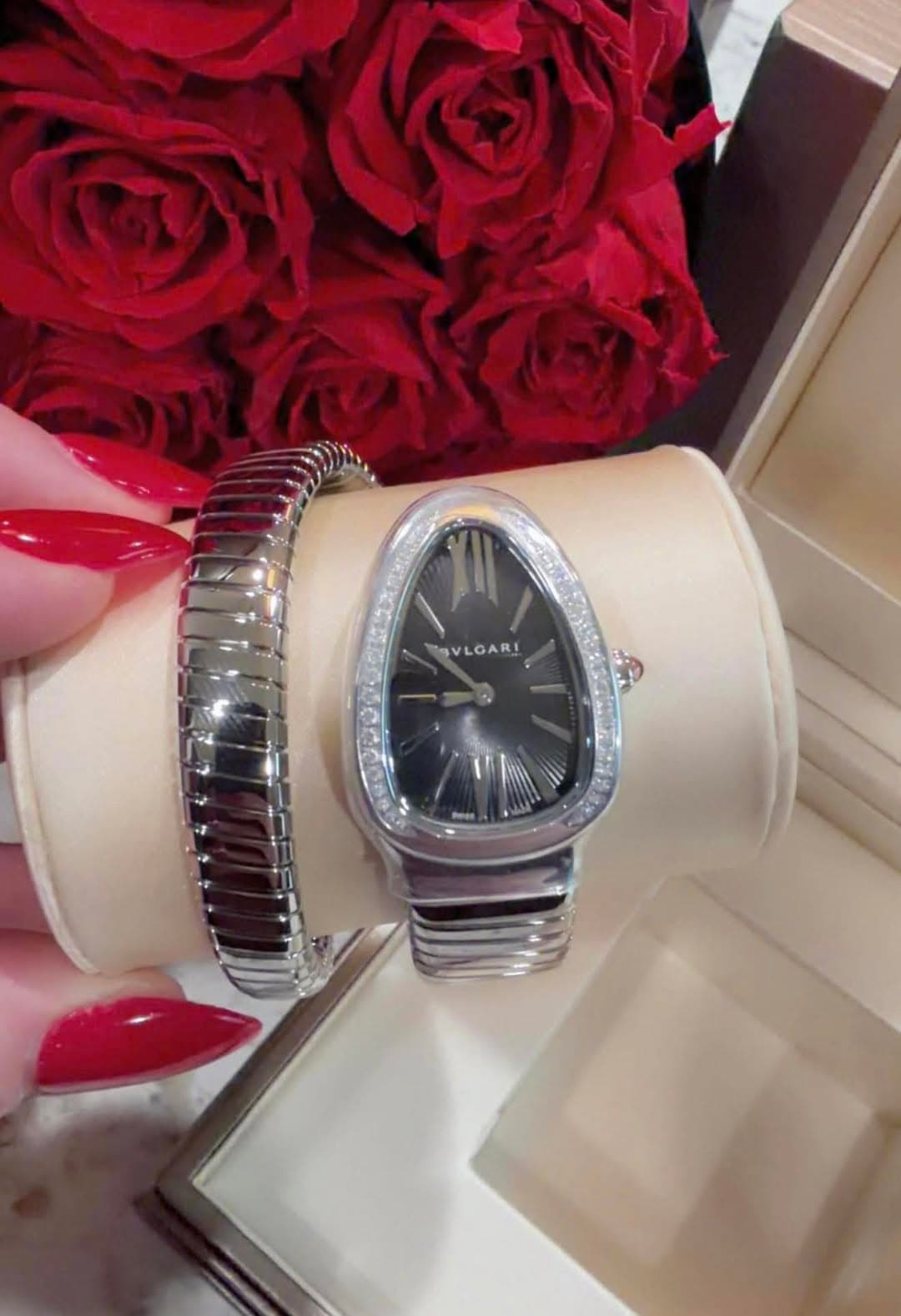 May be an image of wrist watch, jewelry and text that says 'SVLGARI SAR I'