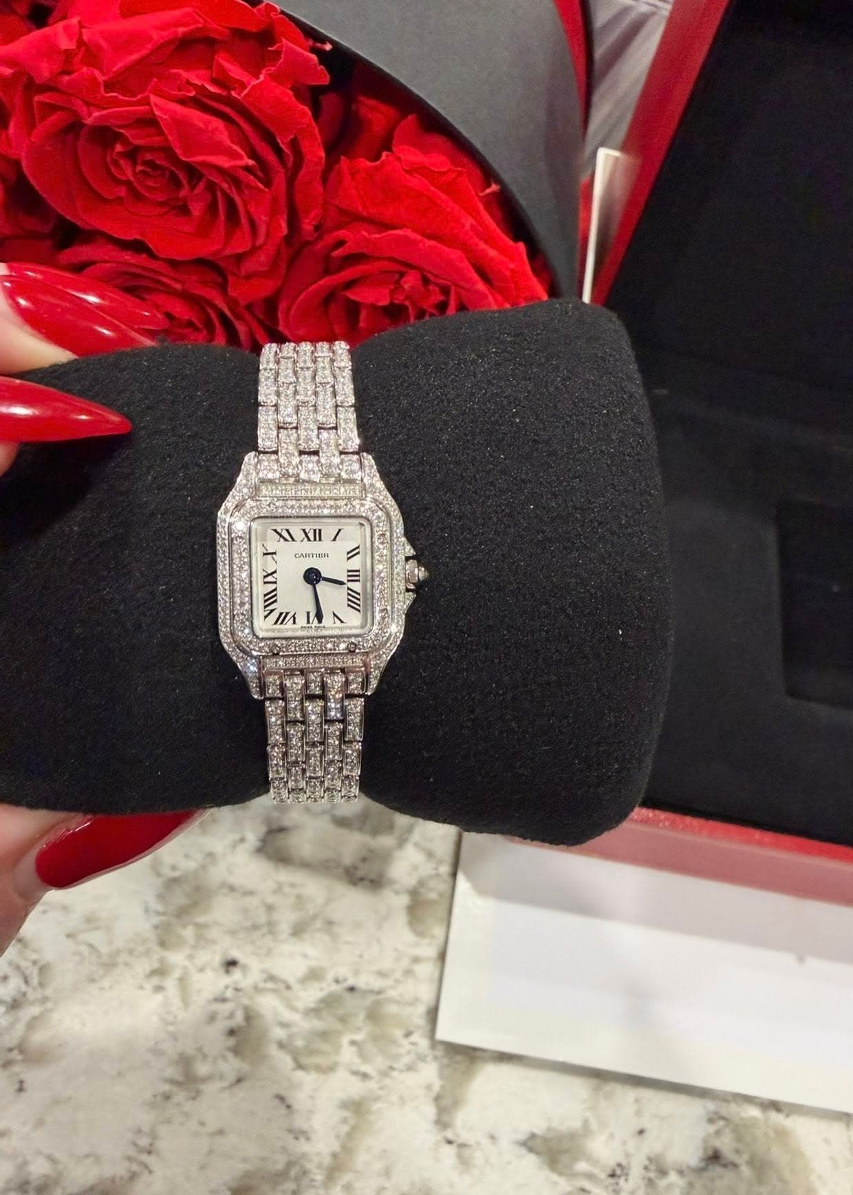 May be an image of wrist watch and text that says 'XIXII XI XII " CASTTIEN I/X N 1 U A'