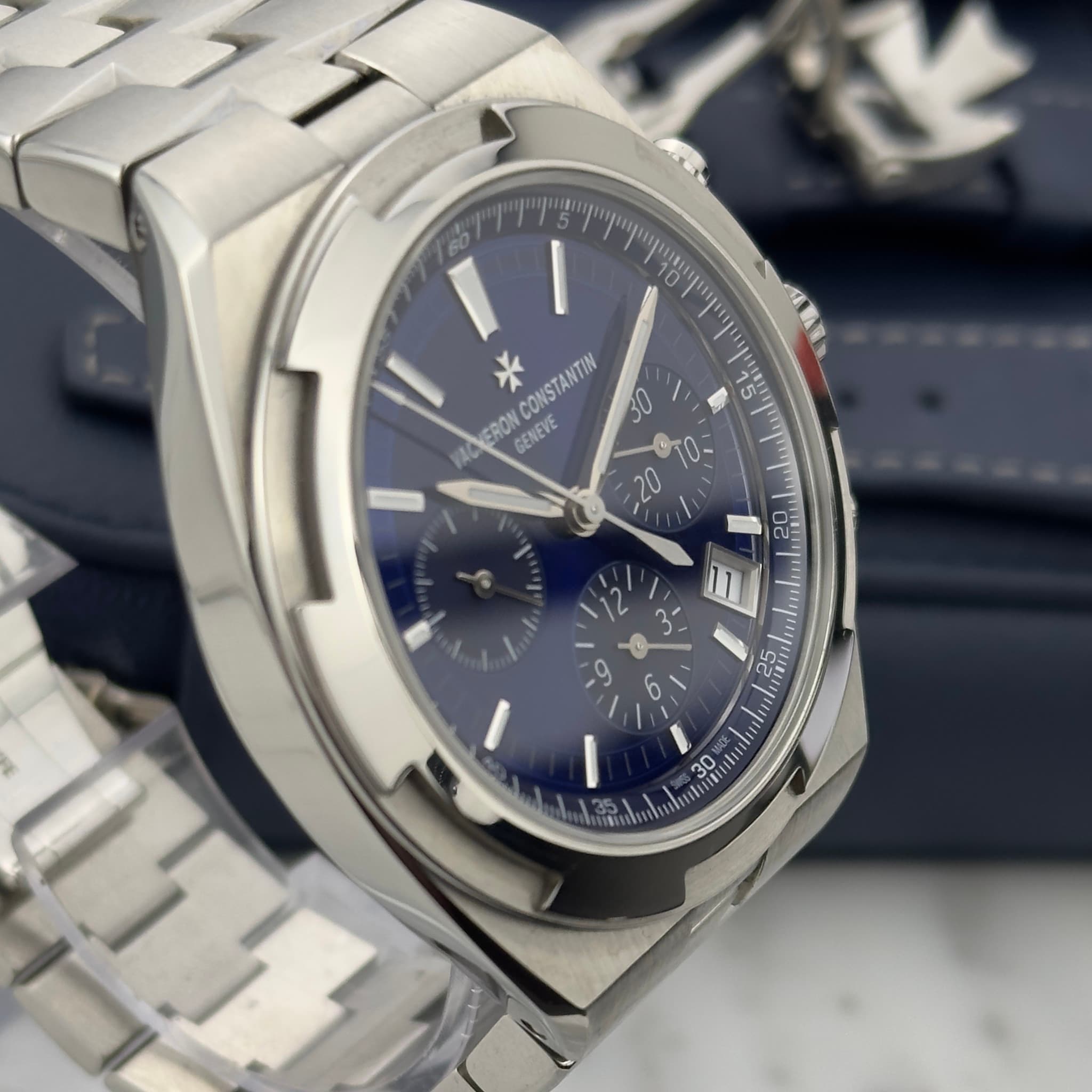 May be an image of wrist watch and text that says '60 0 15 I CONSTANTIN A0 ERON CONSTANTIN 30 GENEVE 10- 20 0ढ 12 3 I1 0 O - S5 生 11 / 00'
