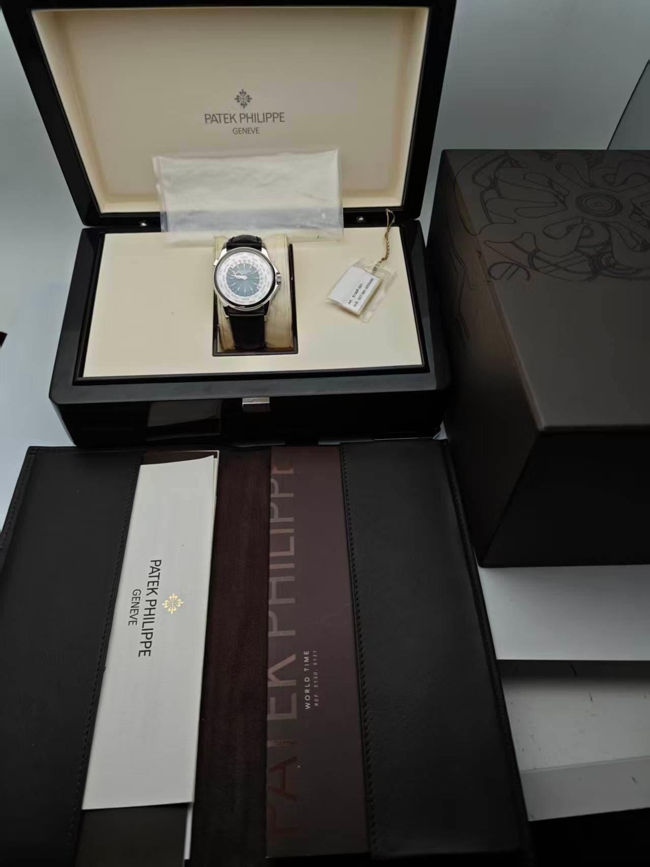 May be an image of wrist watch and text that says 'PATEKPHILIPPE PATEK PHILIPPE GENEVE PATEKPHILIPPE বাং PATE PΑT PATEK GENEVE 第工 PHILIPPE YLP 塩'