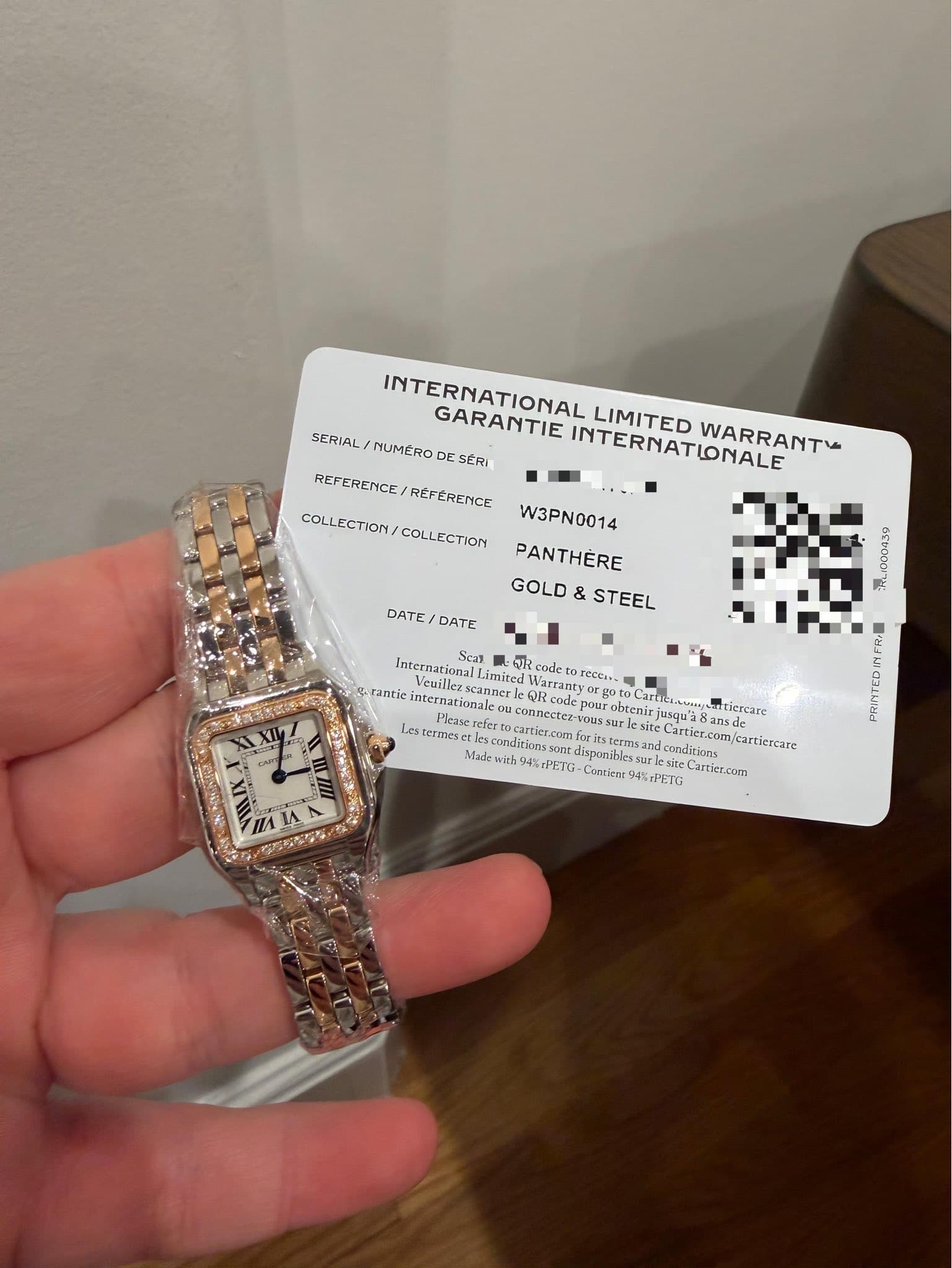 May be an image of ticket stub, digital watch and text that says 'INTERNATIONAL GARANTIE LIMITED INTERNATLONALE WARRANT™ SERIAL MUMERO DESERI REFERENCE/ REFERENCE COLLECTION…