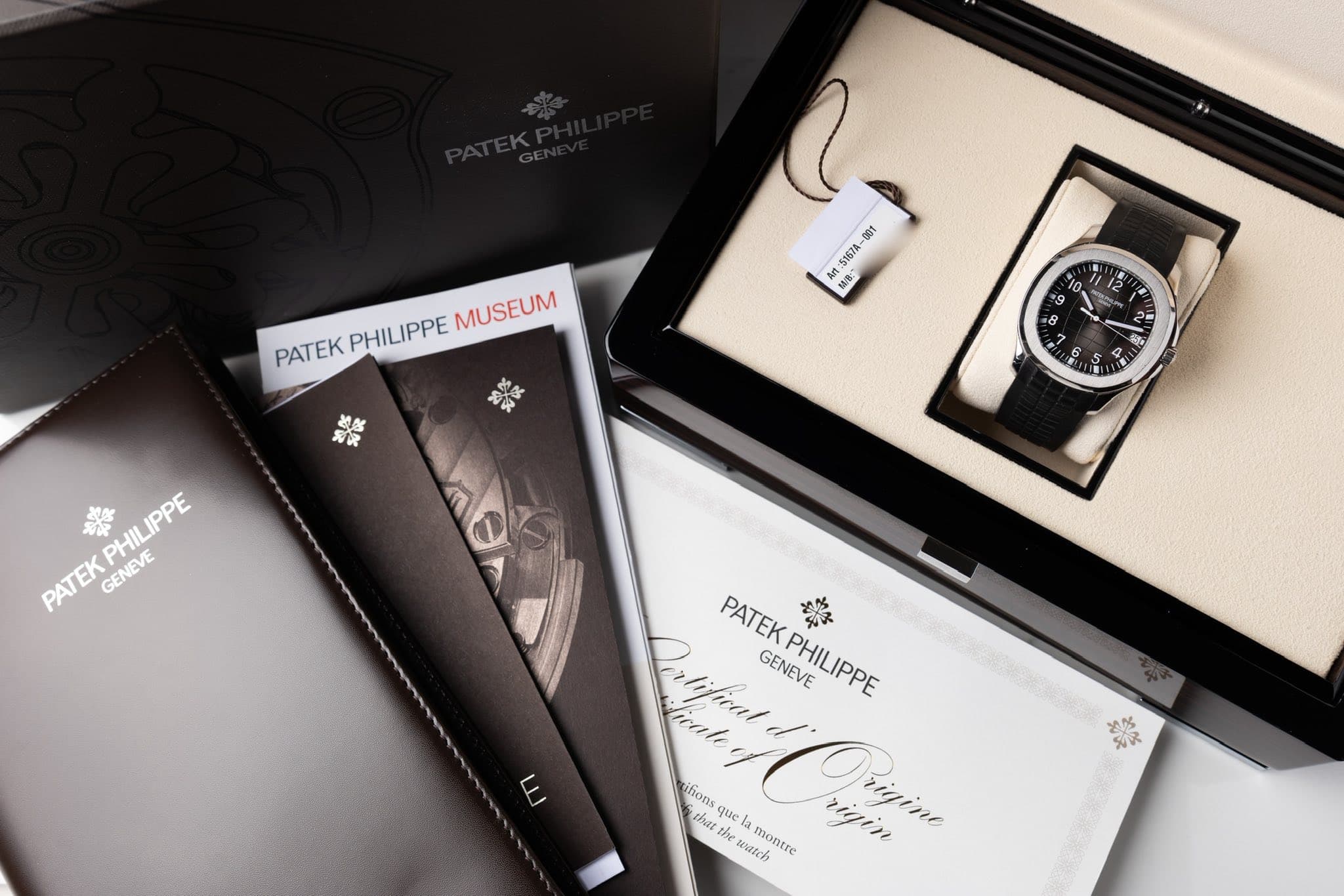 May be an image of wrist watch and text that says '001 :51578- PATEK EK PHILIPPE MUSEUM 純ば 知院 I 9 9 S 8 a ي / ي 2 ب - 숯 御 B PATEK PATEKAAR ព្ក PHILIPPE អ្រប្ធ្នន PATEKPHILIPPE…
