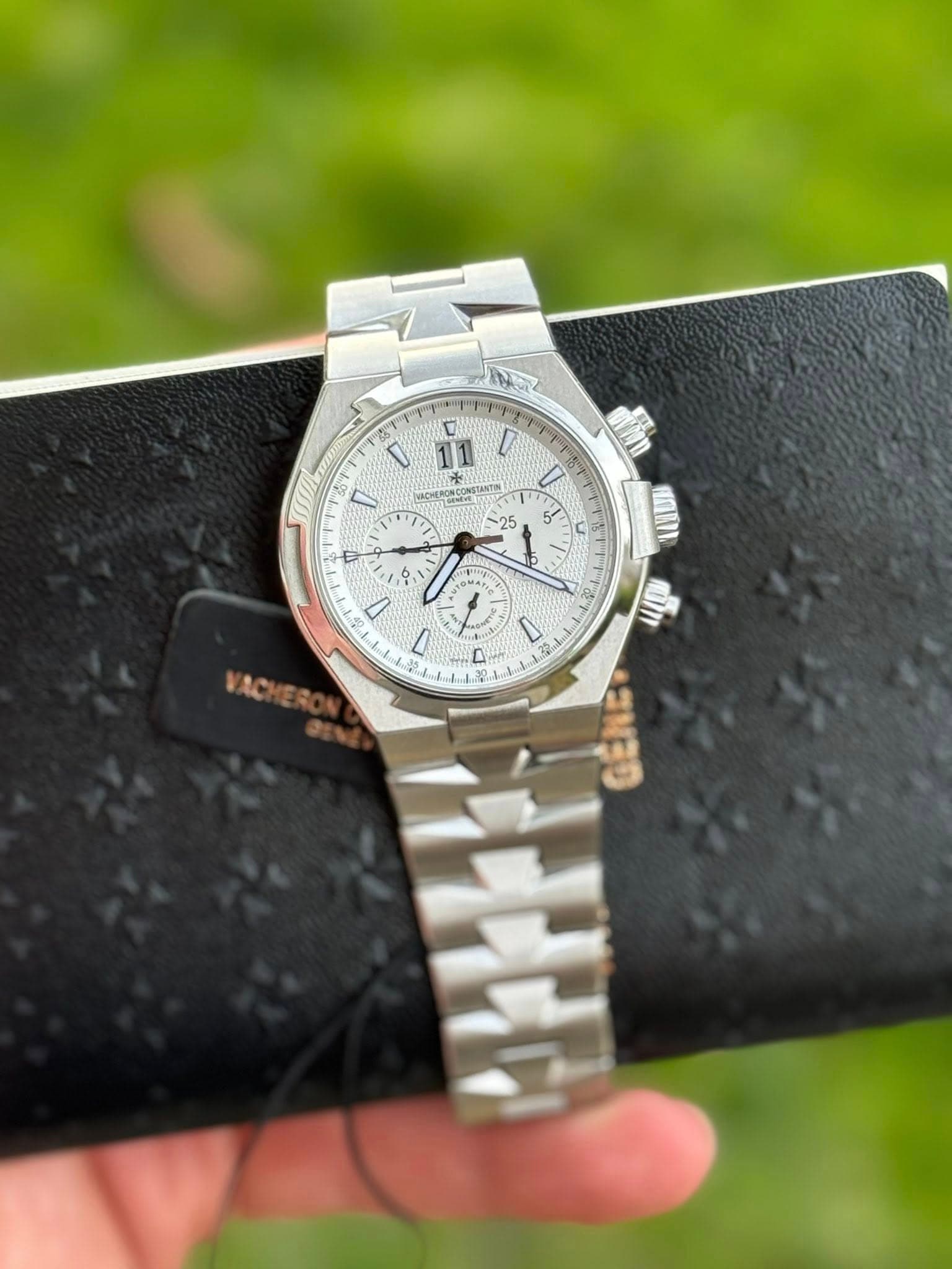 May be an image of wrist watch and text that says 'NO D 11 D 0 I 1 I / 25 0 X C 11 S 6 UP O 微!! D V D เต็ก GNNN'