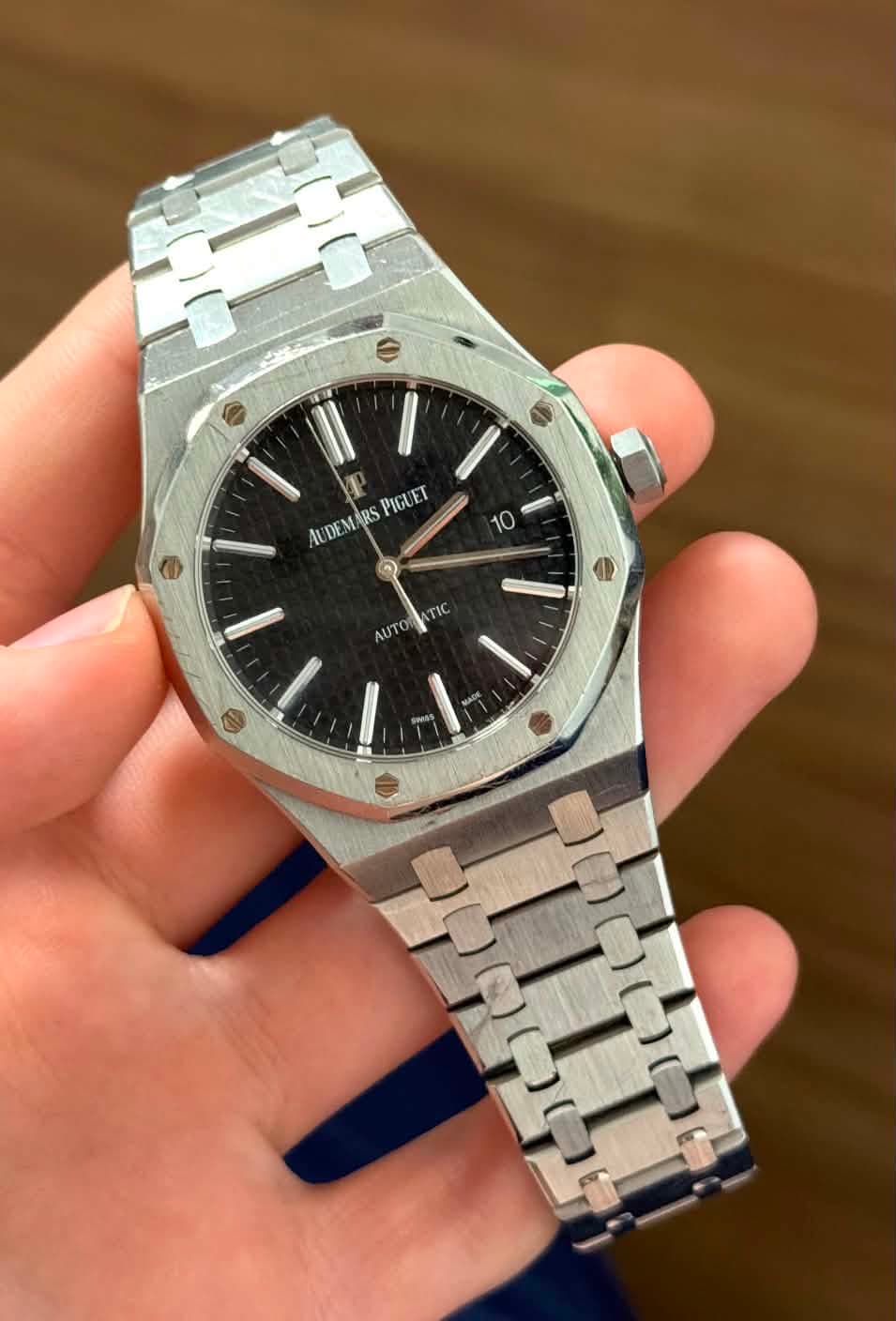 May be an image of wrist watch and text that says 'e F1 PIGUET IGU AUDEMARS AUDEMARSPIGUET EN RS UDEN 10 TIC AUTO'