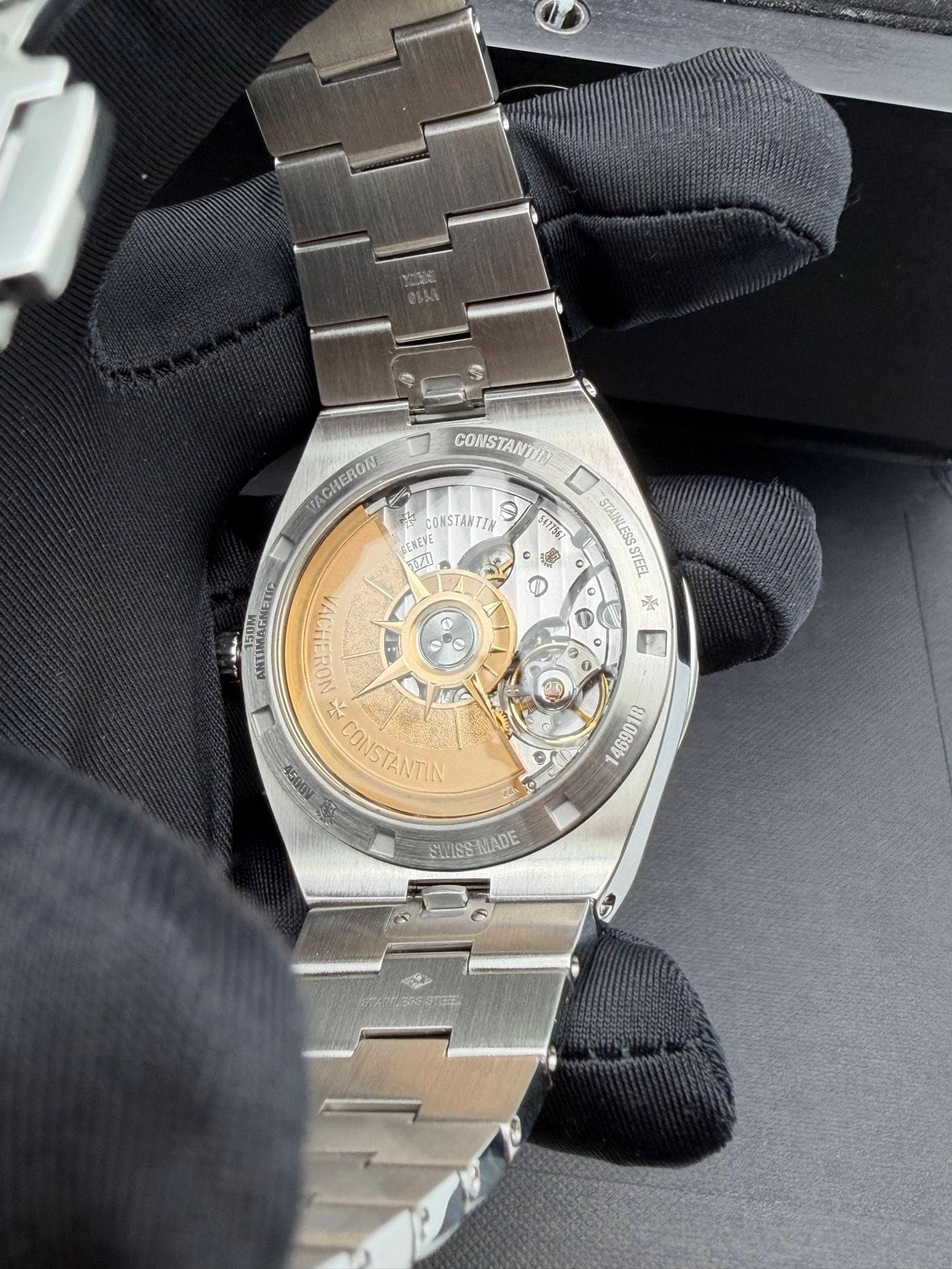 May be an image of wrist watch and text that says 'CONSTANY TACHERON CONSTANTIR ရ 5477567 ΣΜεyE オか EZA 落 STAINLESSSTES SSSTEEL O D 0 NOUSHOVA 来 ปมท 450BV CONSTANTIN SNOO SUISS HADE…