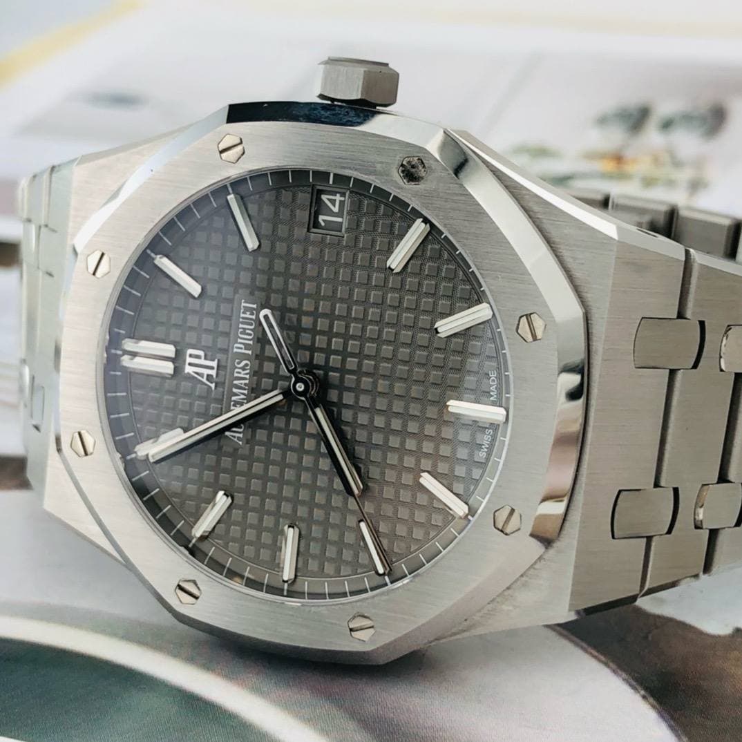 May be an image of wrist watch and text that says '14 ۷ PIGUET AP AP EMA EMARS Al D MADE Smss e'