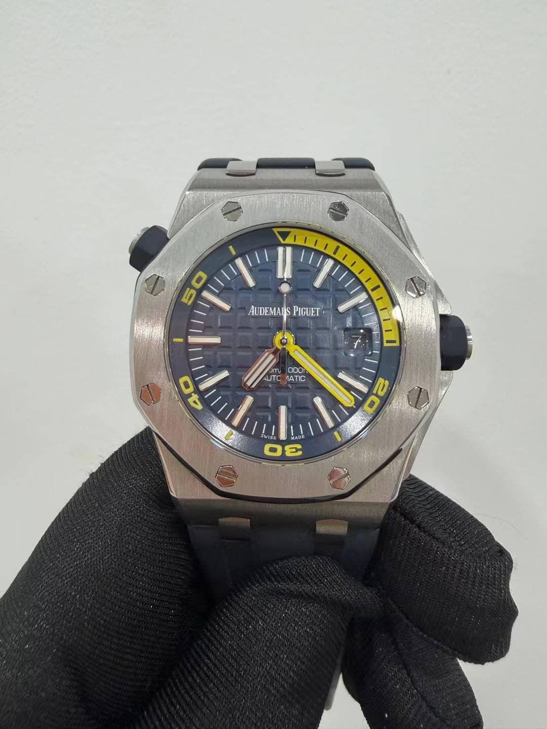 May be an image of wrist watch and text that says '5 AUDEMALS AUDEMASPIGUET- PIGUET ODO1 I- ATIC ATI 40 22 2 DE'