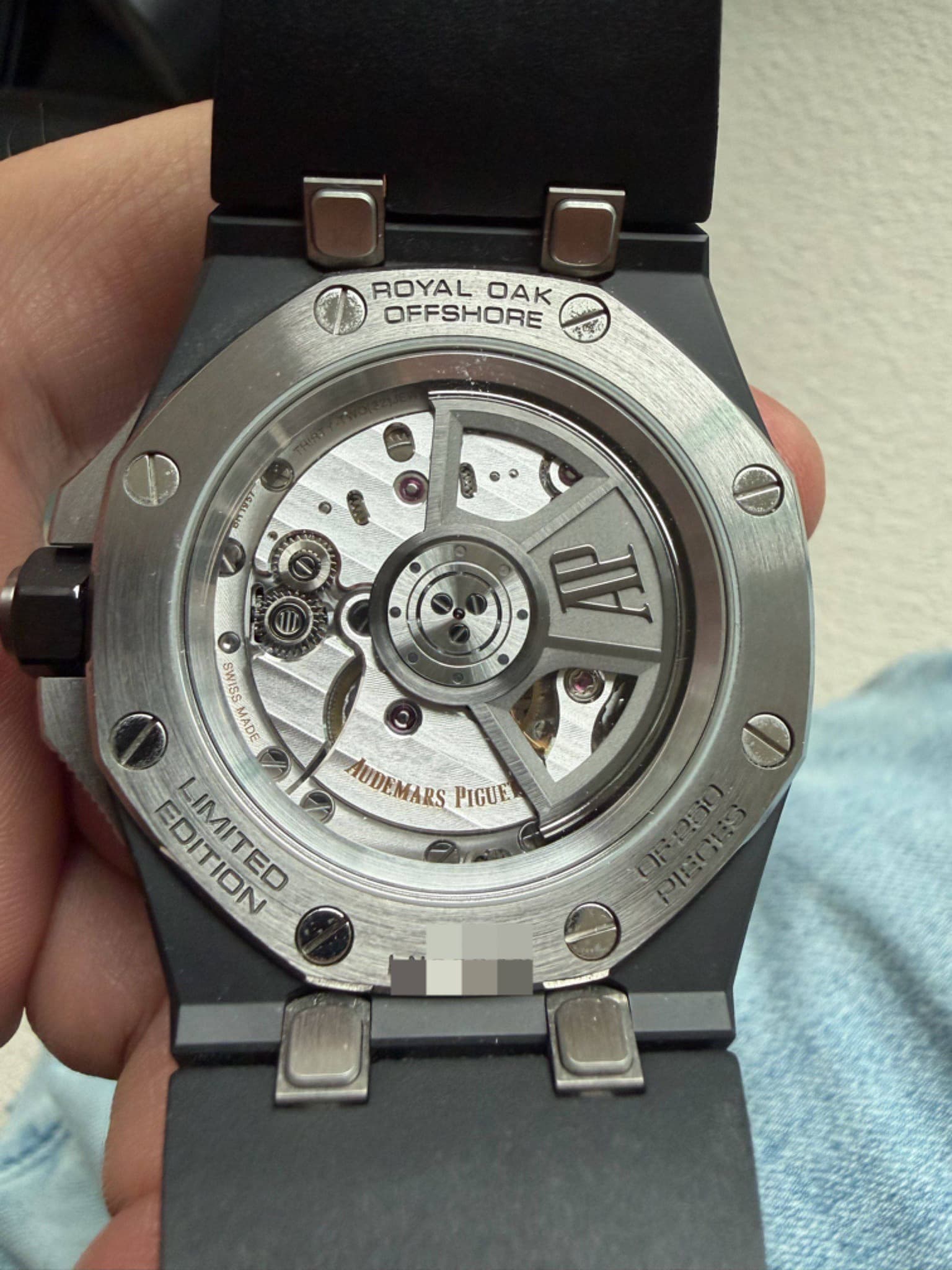 May be an image of wrist watch and text that says 'ROYAL ROYALOAK OAK OFFSHORE MADE EDITION LIMITED AIA AUDEMARS PIGUE'