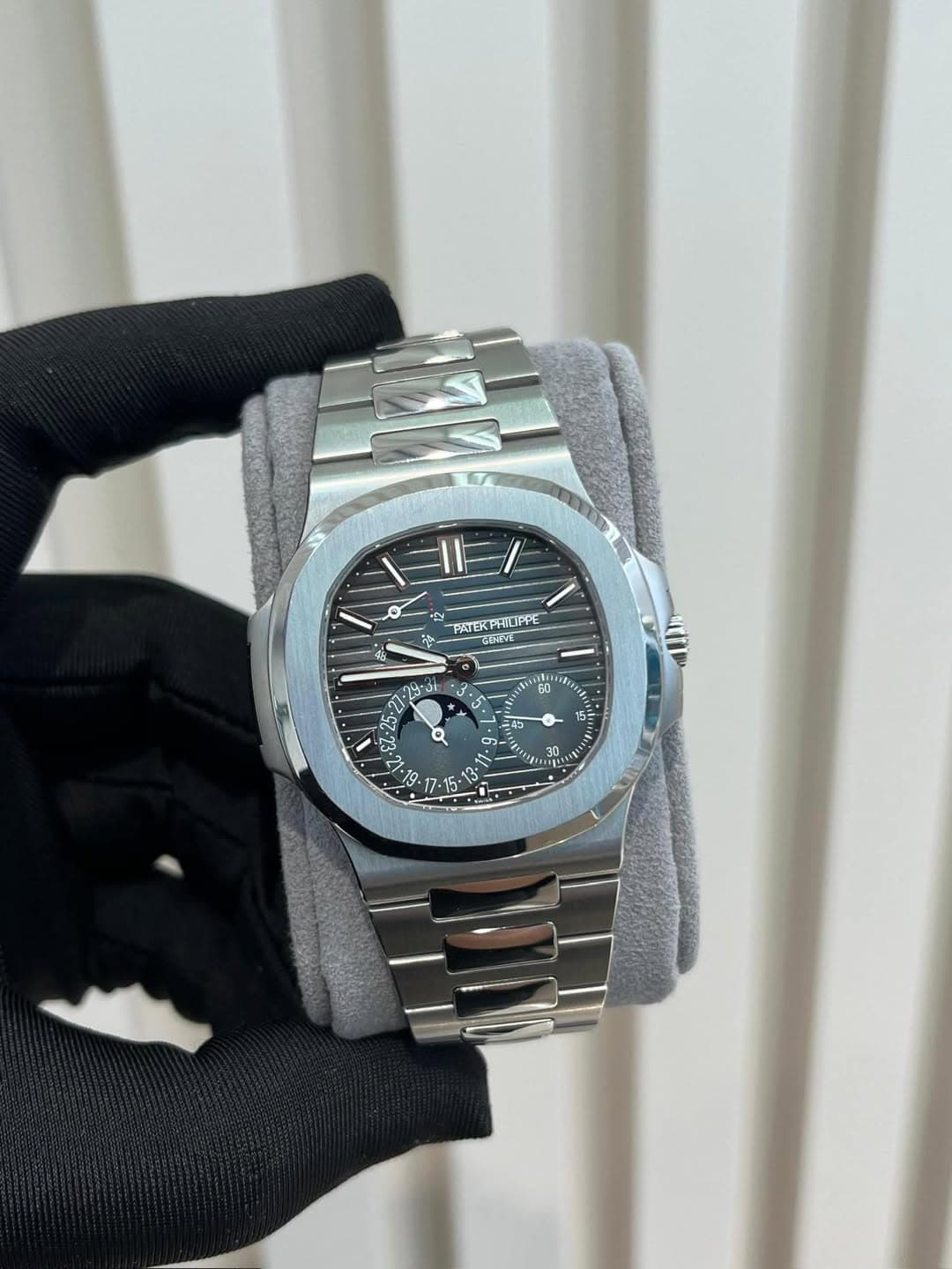 May be an image of wrist watch and text that says '///۱/ ه 12 fy 12 FATERPHIOIPPE FATERPHIOIPPE IOIPPE FATERPP g- a G ትት 5 ိ 10 9 121 M ツ1動 KAET ダバン ص 17-15'