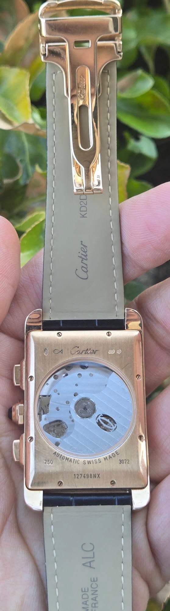 May be an image of digital watch and text that says 'KD2D carda Carlier ® CA Cartier しも သ 750 UTOMATIC SWISS MADE AUEOMATESWISSMADE. ΜΑΝ 3072 127498NX ALC ADE RANCE'