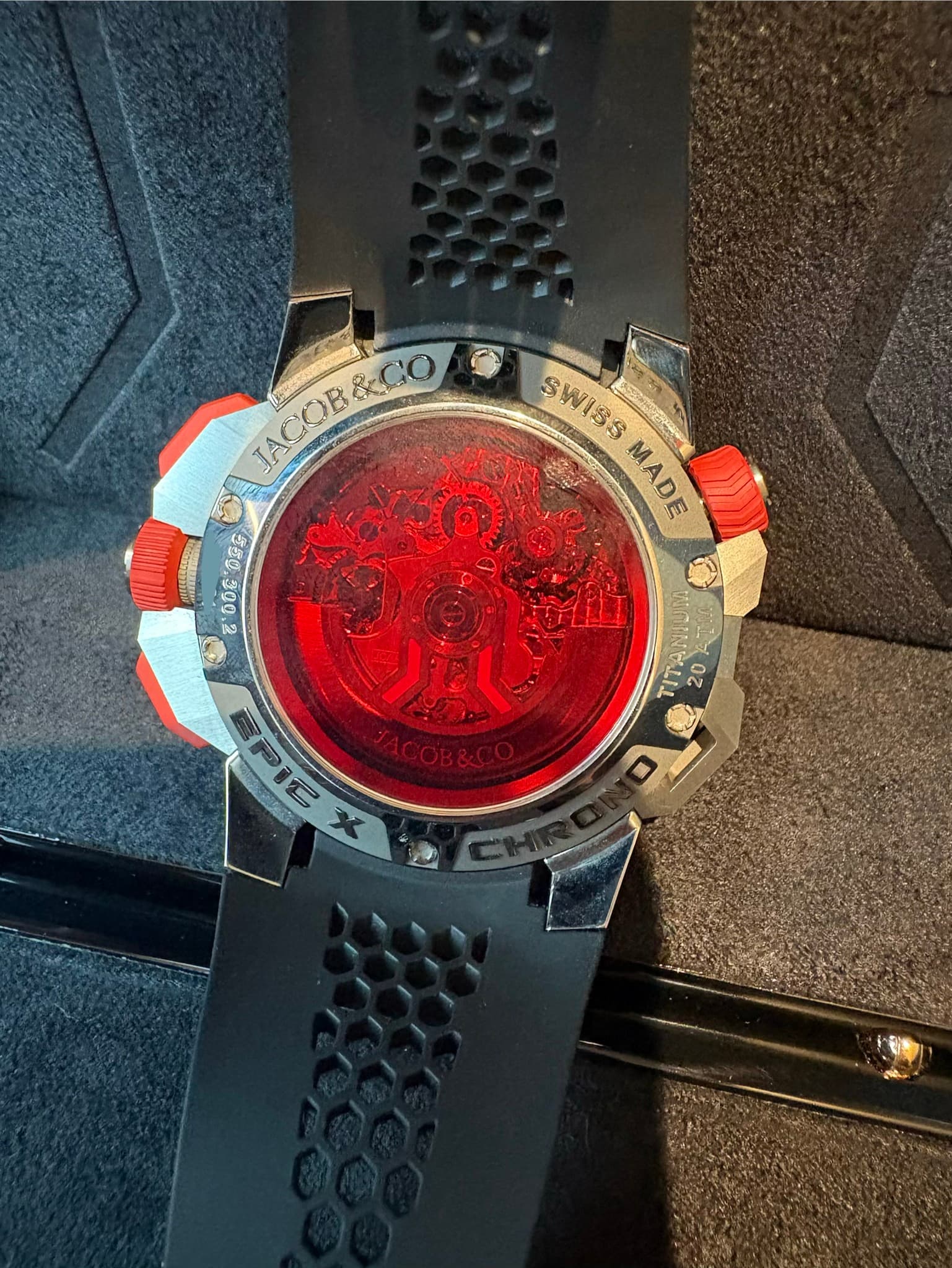 May be an image of digital watch and text that says 'JACOBE JACP SWISS SWISSMADE NC MADE MADE DOC'OES ស ဘည့ TITANIUM 20L 20 20ATMA 百門记メ E ٥'