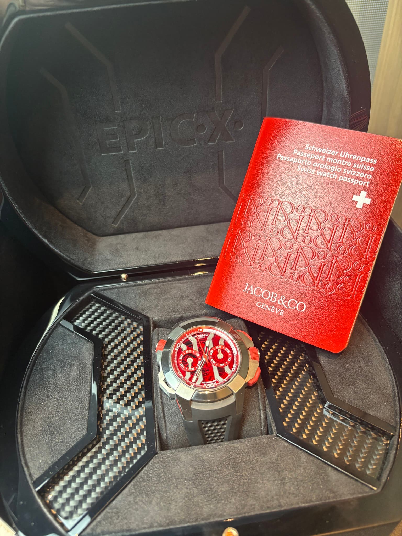 May be an image of lighter, wrist watch and text that says 'Passepon Schweizer sseporeizerUhrenpass montre Passaporto Uhrenpass SWISS orologio Yovatch svizzero suisse passport…