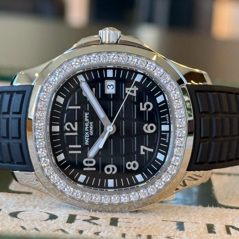 May be an image of wrist watch and text that says 'س 12 PHILIPPE GENEVE PATEK II O S 9 7 ထ'