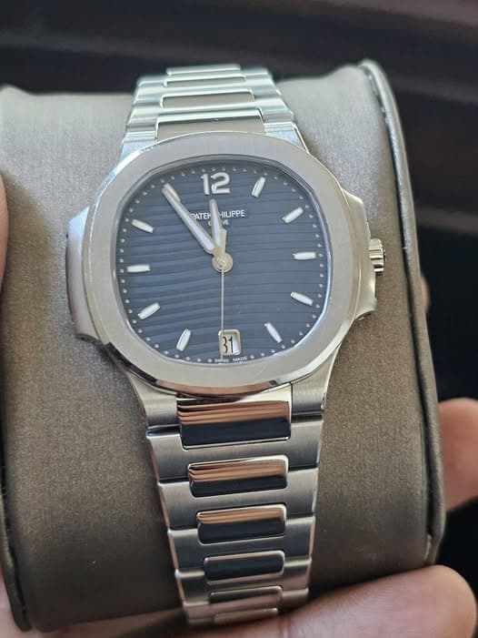 May be an image of wrist watch and text that says '12 BATE PATEMHILIPPE TEMHILIPPE HILIPPE 31 mAEИB ADE'
