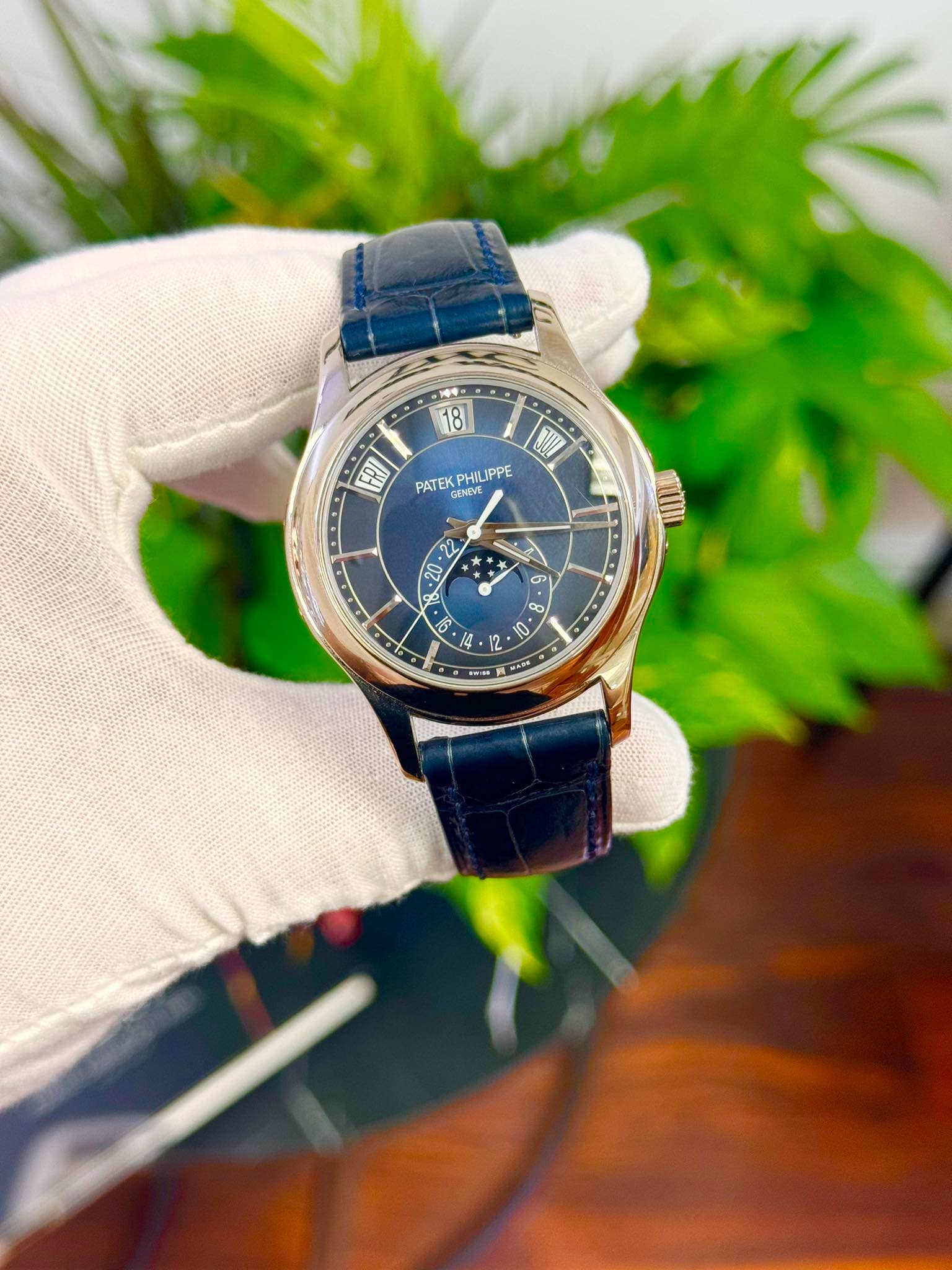 May be an image of wrist watch and text that says '1세후 18 CRI kز TI PATEK PHI PHILIPPE IPPE LKENE 22 سا 文 것어 2 •20 20 • ት וים Oa O 8 • C G • > 梅 14 ORk'
