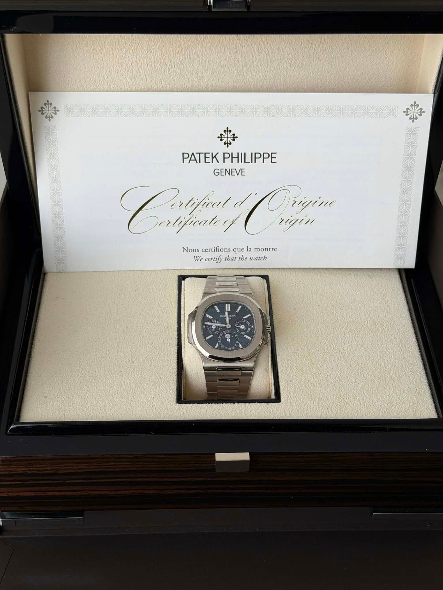 May be an image of wrist watch and text that says 'PATEK PHILIPPE GENEVE Caatfin Derlifical Qrn rigin Nous certifions Nouscertifionsquelamontre que que montre We certify that…