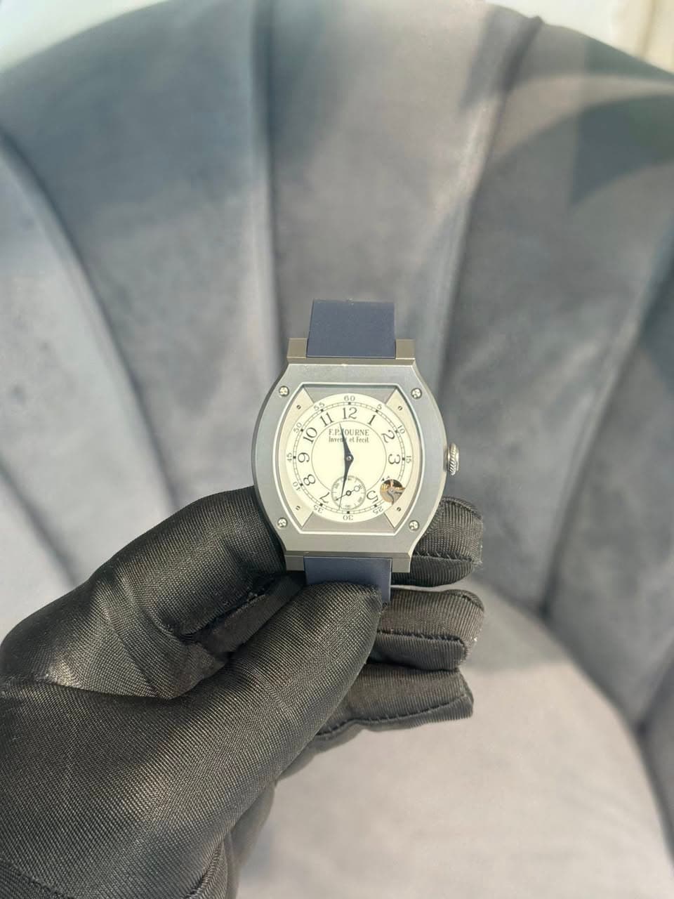 May be an image of digital watch and text that says 'X 12 OURNE lare Hing פאנ .ግ ωK xO .00 年 ٣'