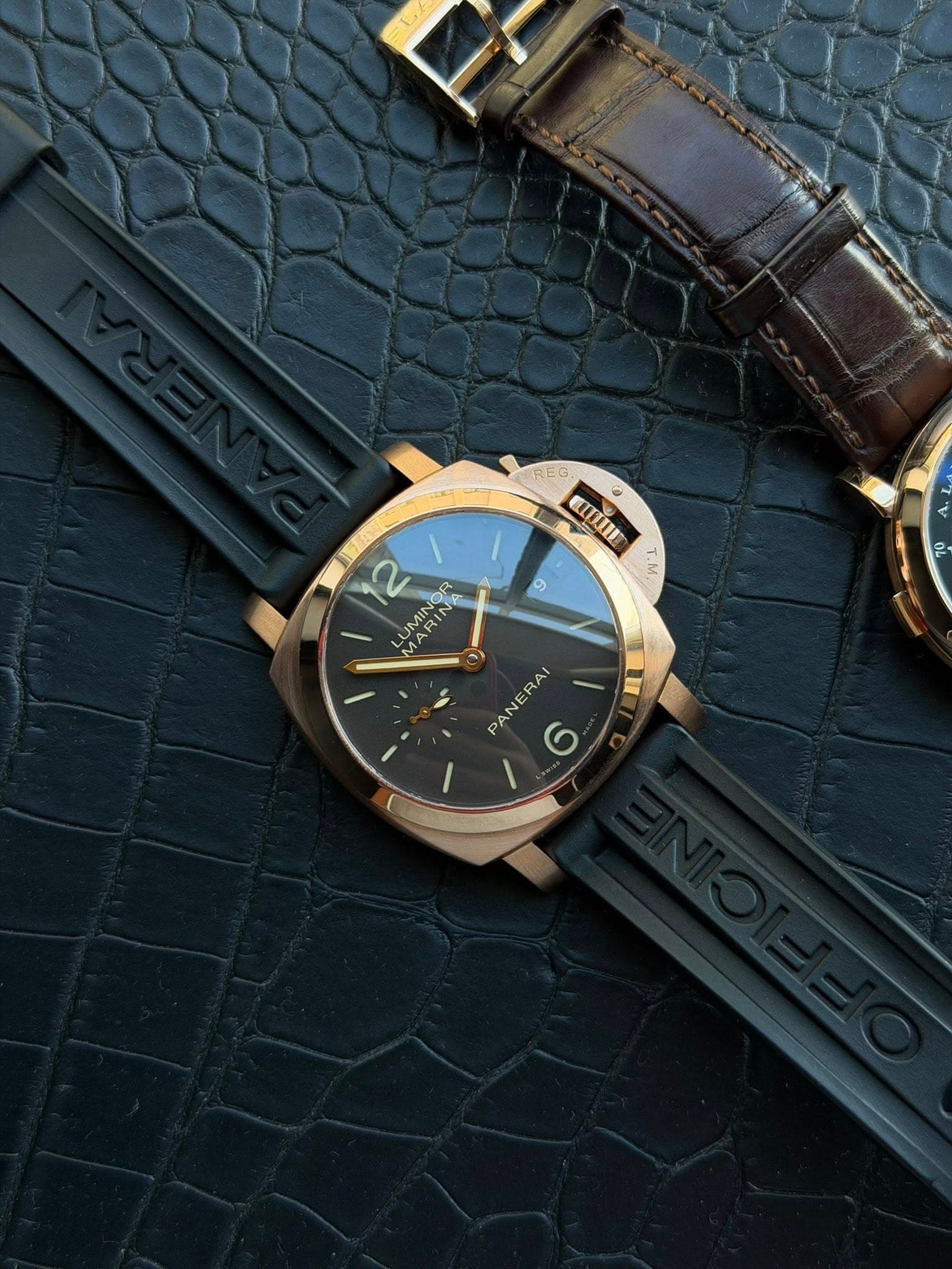 May be an image of leather, wrist watch and text that says 'REO ELUU 0 12 MINO M AMIN UMIN CRIN IN PANERAI و'