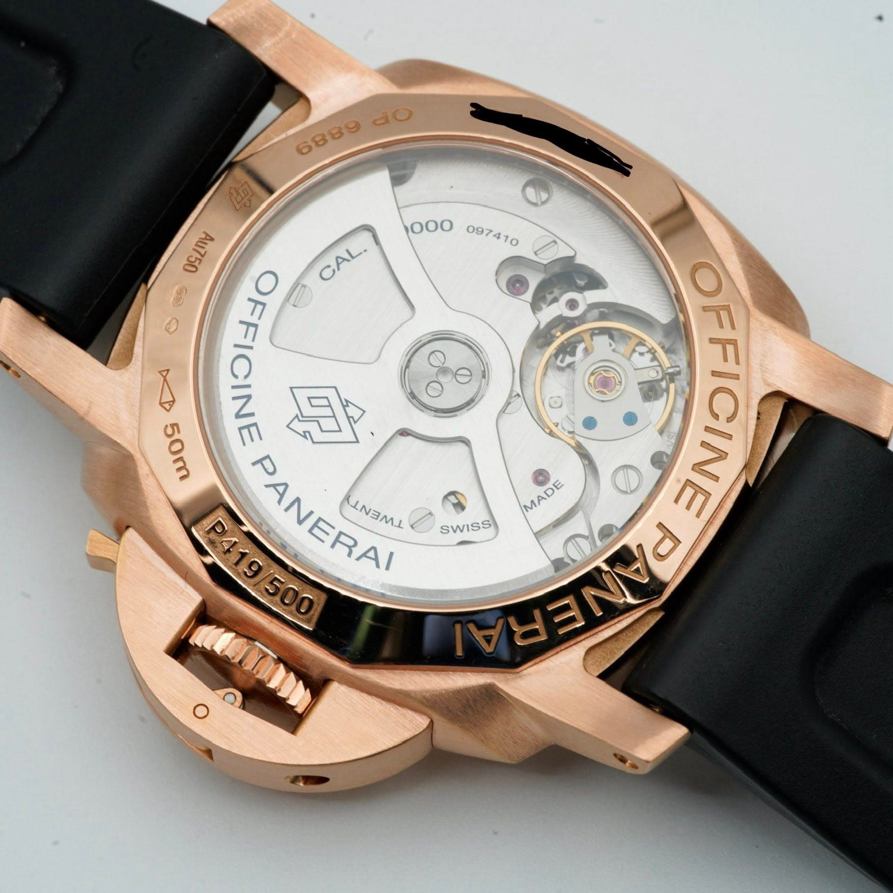 May be an image of wrist watch and text that says ' do CA Au750 CAL Go ٥ 50m 50m OFFICINE NつはI 반 P419/500 P419/5 PANERA! IIIN M0T.OOD SWISS 小0袋 OFFICINE MADE PANE'