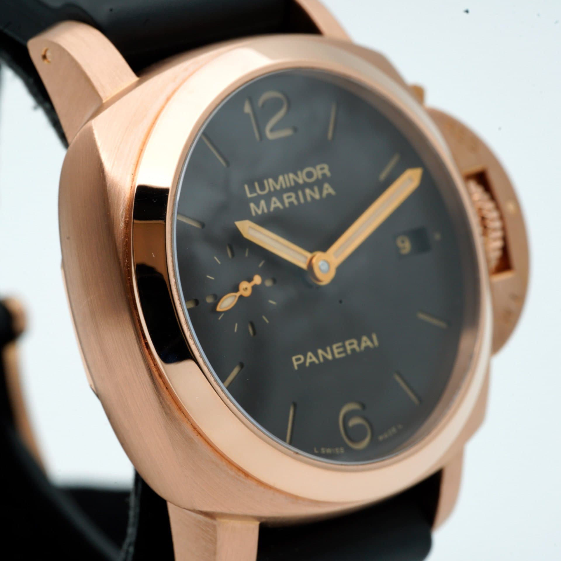 May be an image of wrist watch and text that says '12 LUMINOR MARINA مه. PANERAI PANERAI'