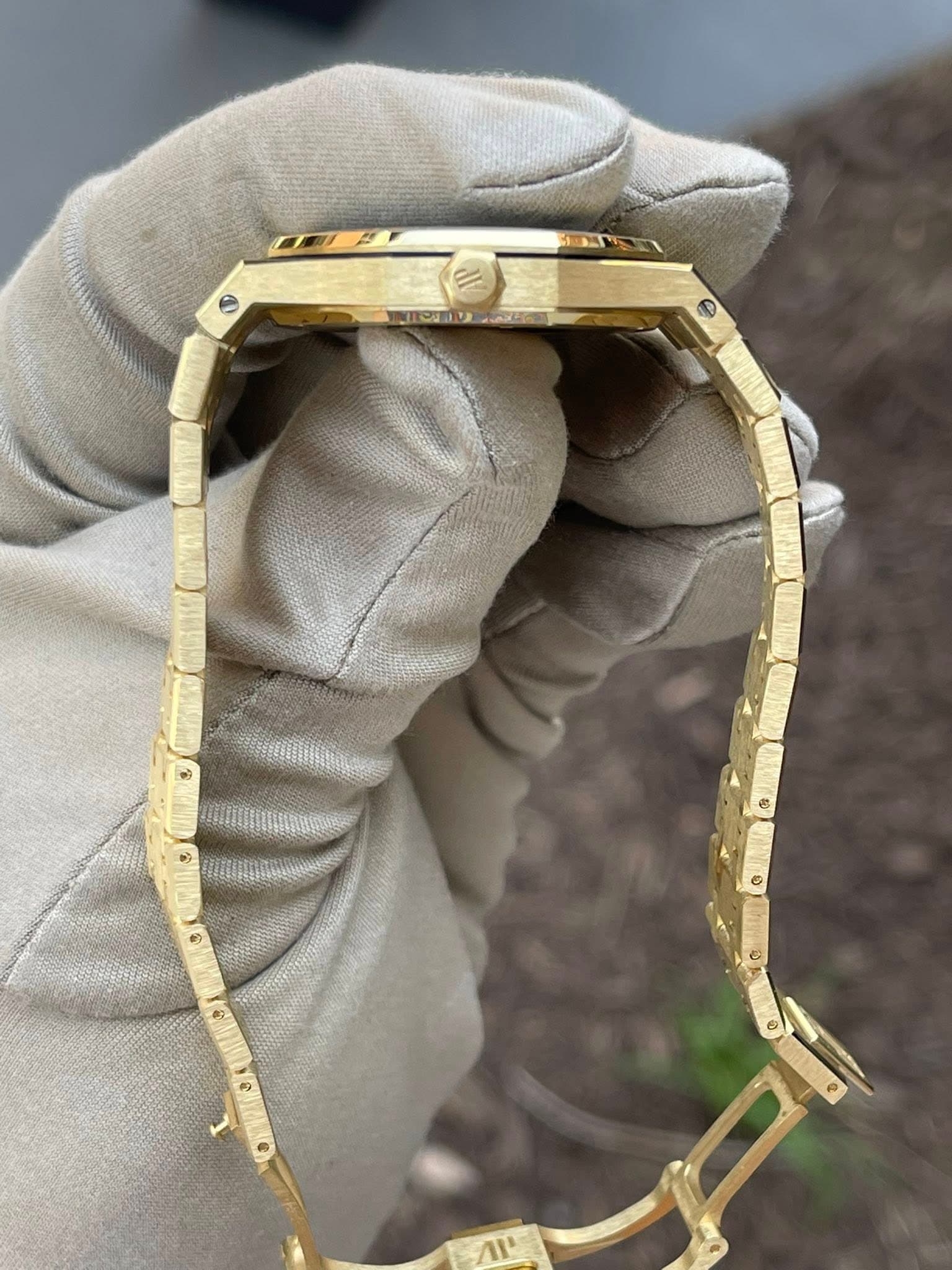 May be an image of jewelry