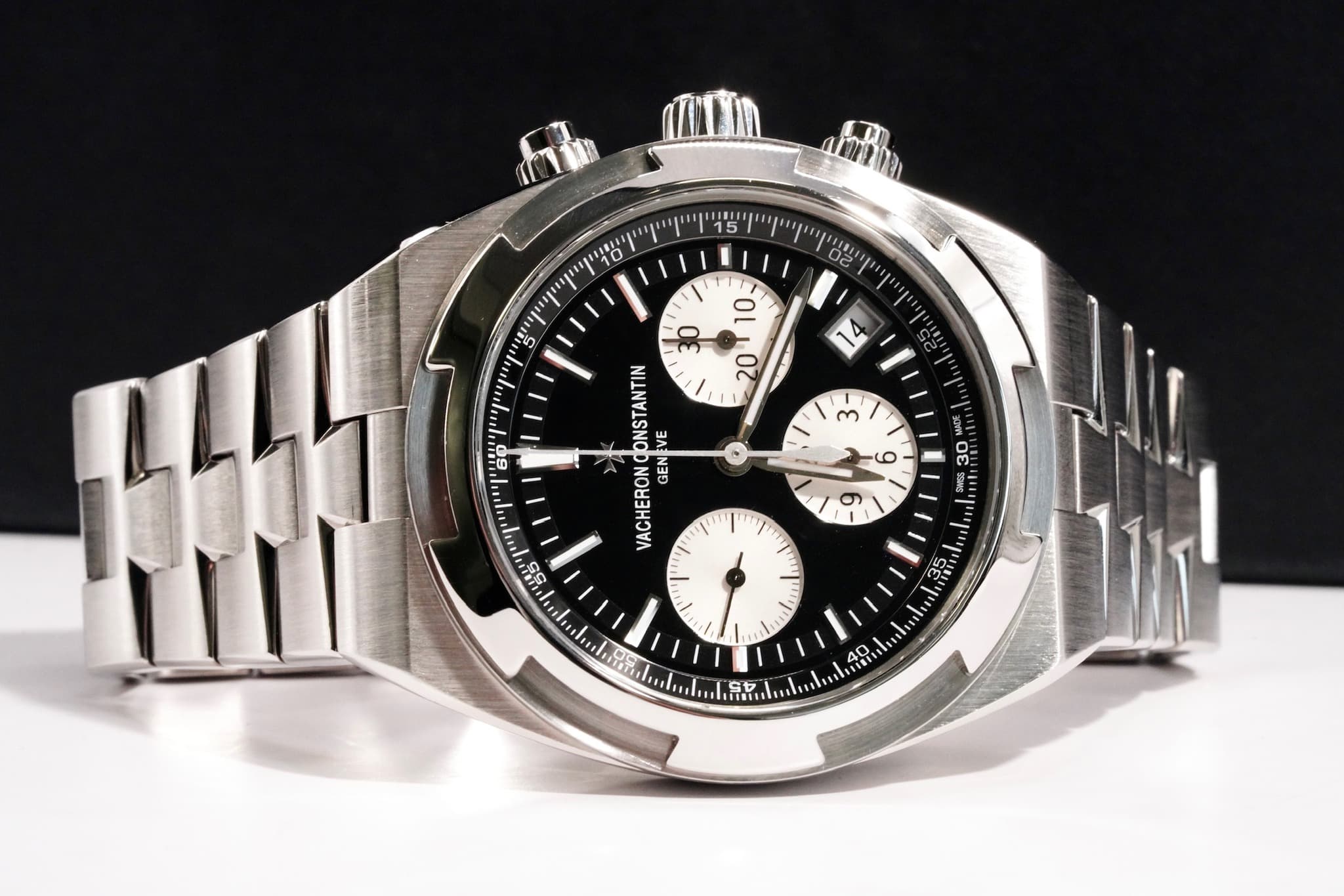 May be an image of wrist watch and text that says 'คองา 15 10" - S I m つ VACHERONCONSTANTIN ONSTANTIN VACHERON EVE GENEVE GEN و លា σε 6 I 1 111 11 S5 10S 0 45'