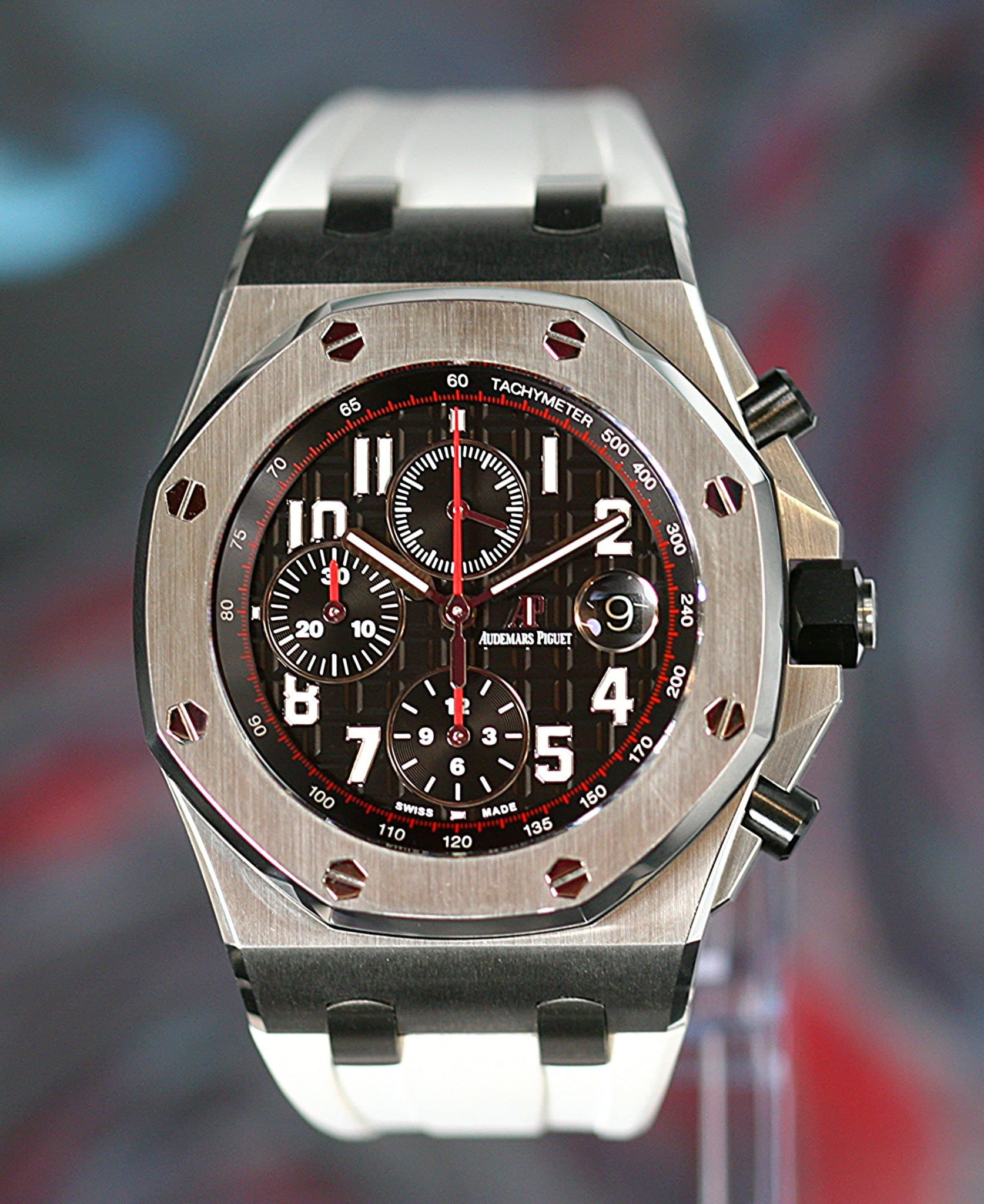 May be an image of wrist watch and text that says '60 65 川 TACHYMETER TER h 3 0 0 80 ubu 20 0 C L ي G e 6 AUDENARS PIGUET MADE ዕ 1 9 100 ราร 110 120'
