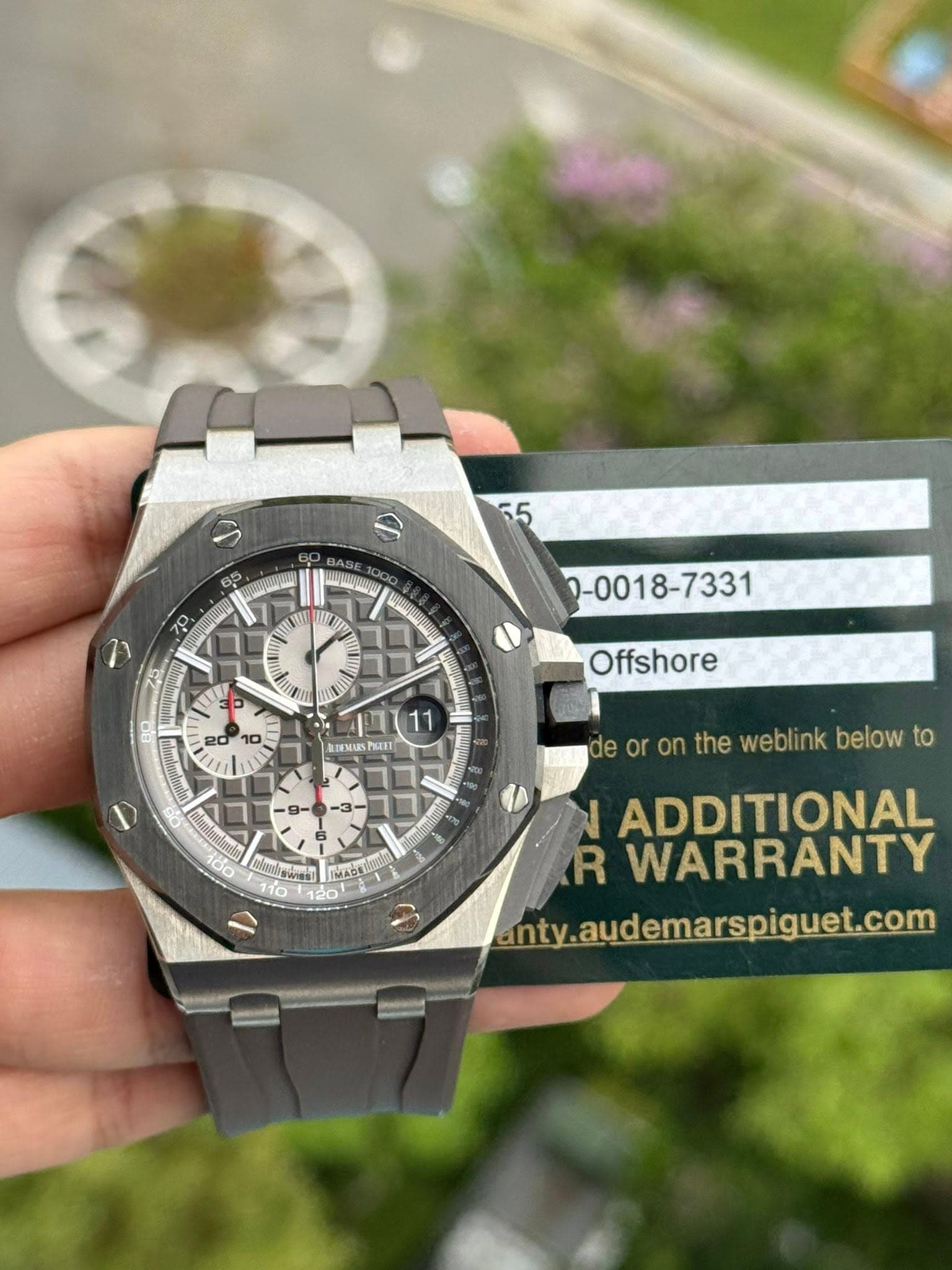 May be an image of wrist watch and text that says ' 、 1011 בוי 3mHлb POEEE Offshore de or on the weblink below to aln SWN MAΟB ADDITIONAL R WARRANTY nty.audemarspiguet.com'