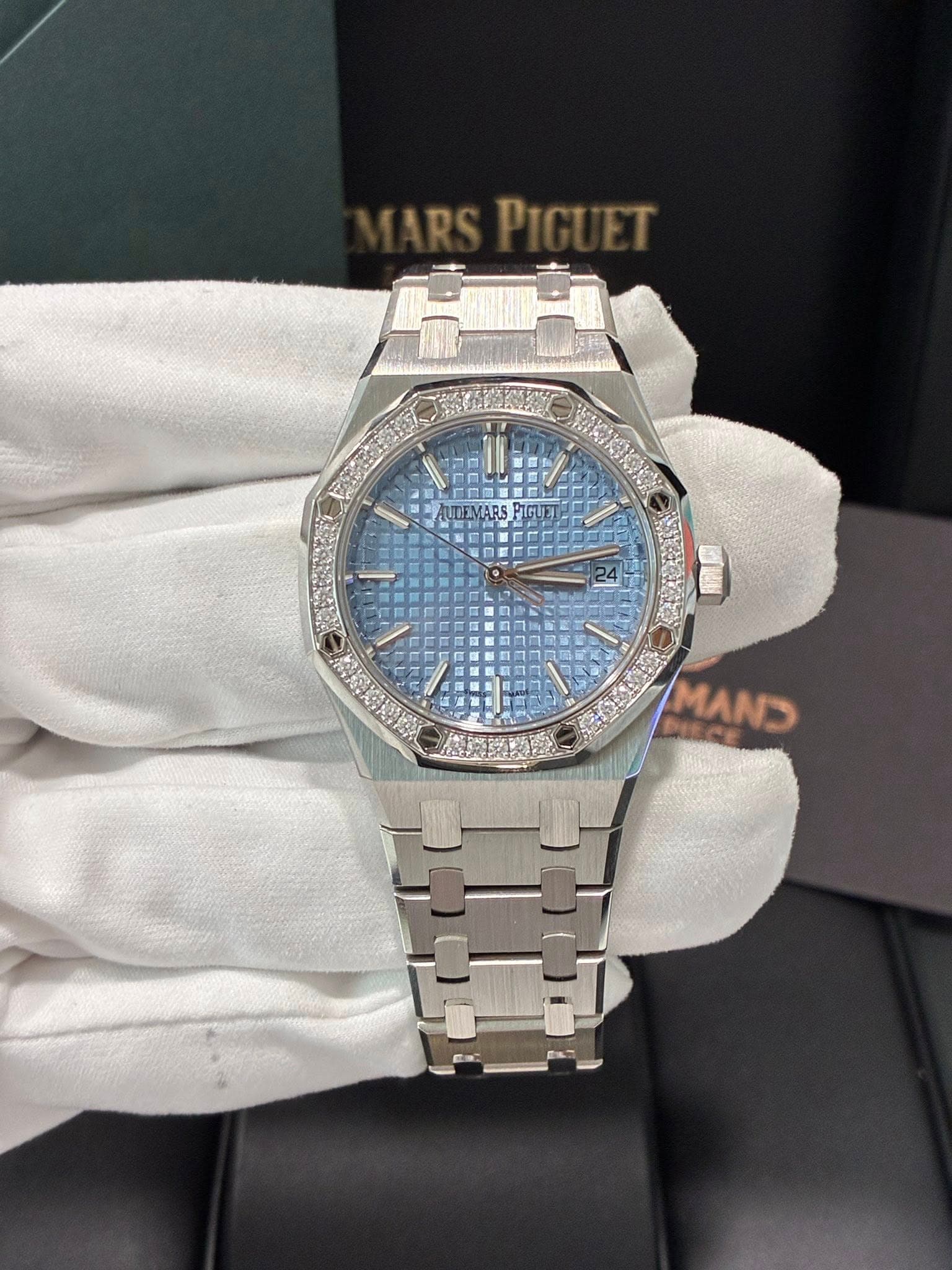 May be an image of wrist watch and text that says 'ARS ARSPIGUET PIGUET rn袥HEE AUDEMARS PIGUET MAND'