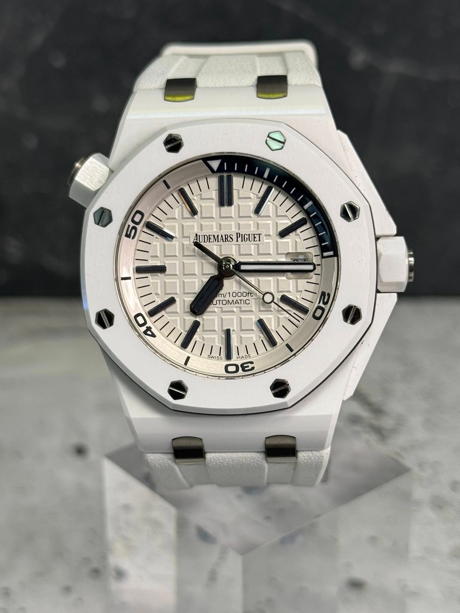 May be an image of wrist watch and text that says '50 AUDEMARSPIGUET AUDEMARS PIGUET m/ GH/10000 m/ 1000ft ΠΤΟΜΑΤ 40 DE ጠኛ'