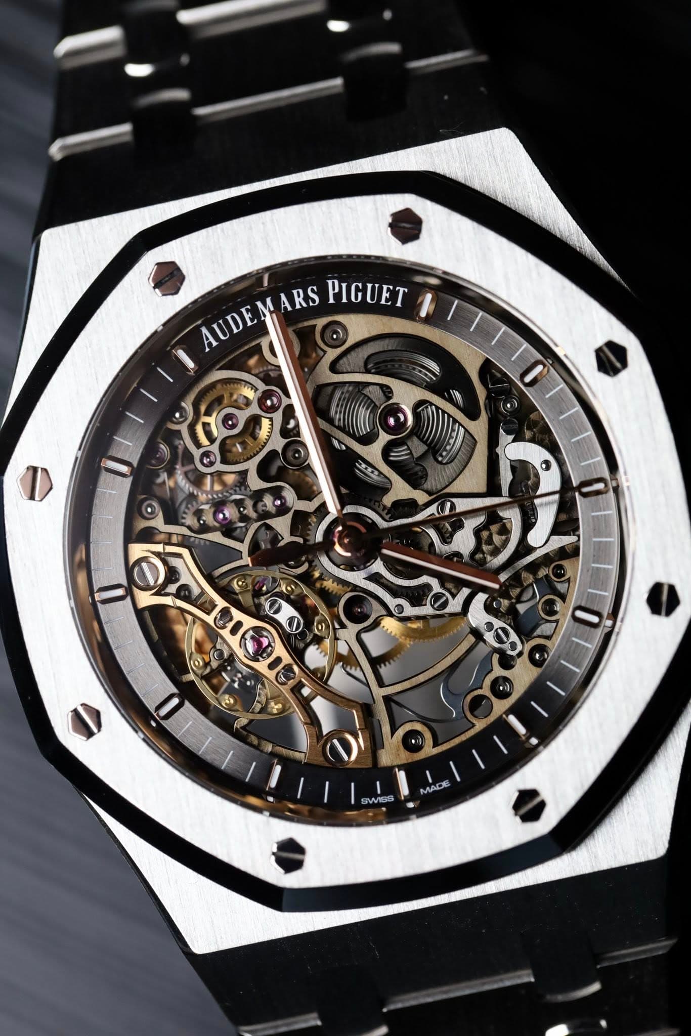 May be an image of wrist watch and text that says 'AUDEN AUDEMA M ARS PIGUET 21 ON C ۱(١) W MADE'