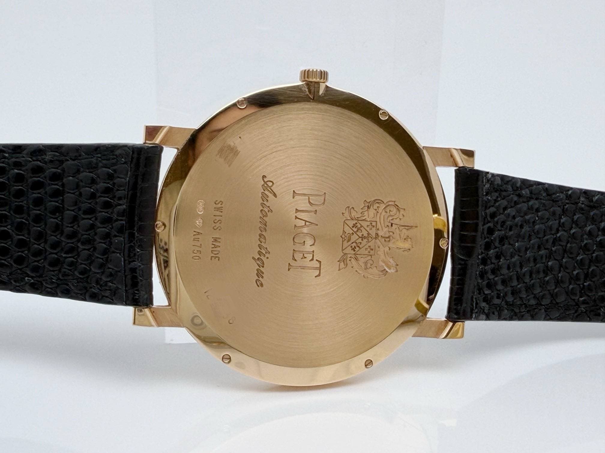 May be an image of wrist watch and text that says '0Ay750 A Gro E Au750 LADE MADE SWISS V SWISSMADE a PIAGET 12'