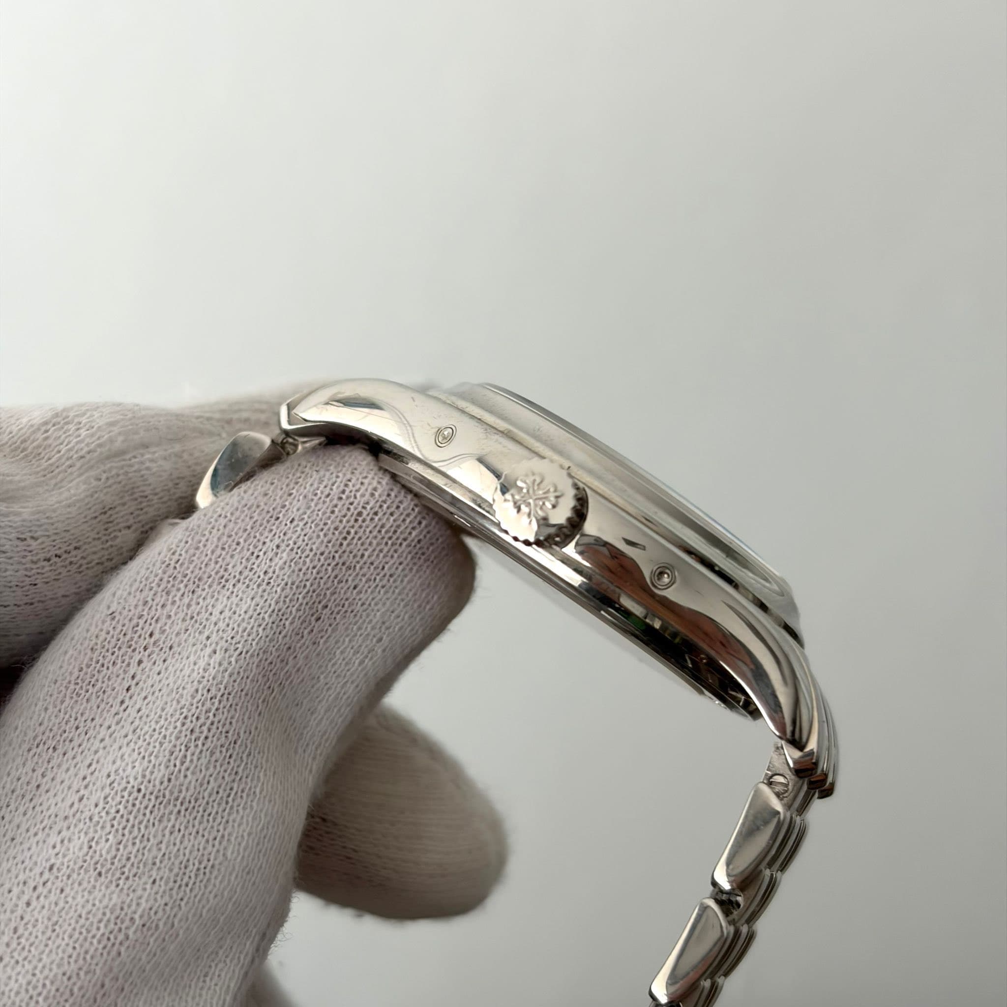 May be an image of jewelry
