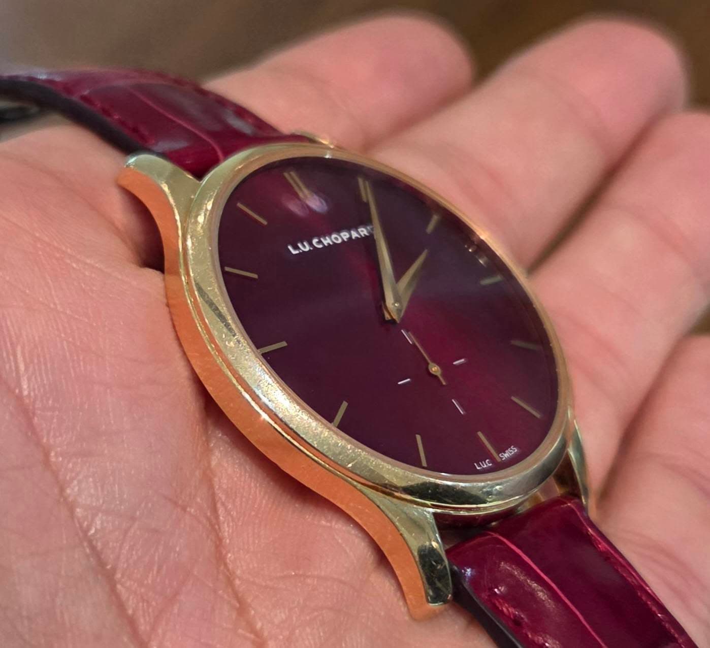 May be an image of wrist watch and text that says 'LU.CHOPAR R L.U. HOP SWISS 45 Luc AC'