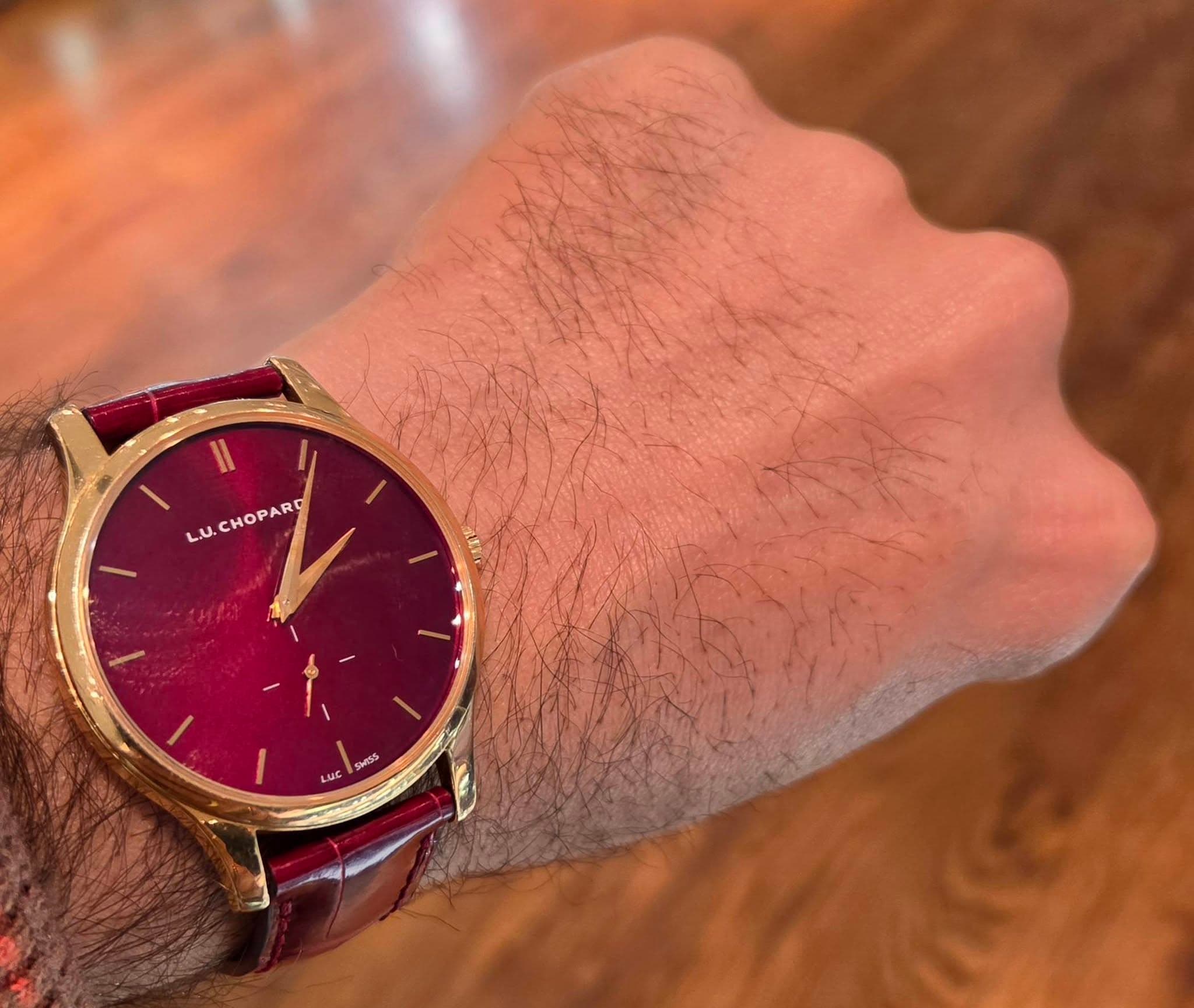 May be an image of wrist watch and text that says 'II .U. CHOPARO L.U.CHOPARD HOP RO RO SHRSS おた LUC'