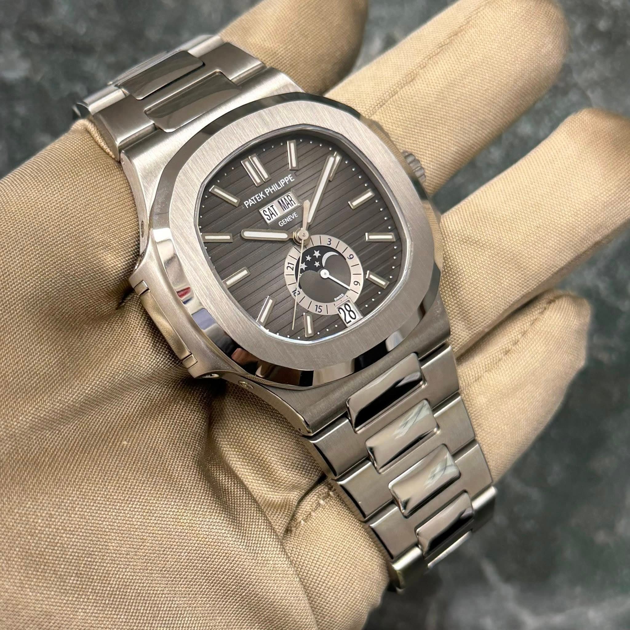 May be an image of wrist watch and text that says 'PATEK የገዛዚ HILIPPE PPE SAI GENEVE BEGY 美動 / 1 / 6 4 15 I ص'