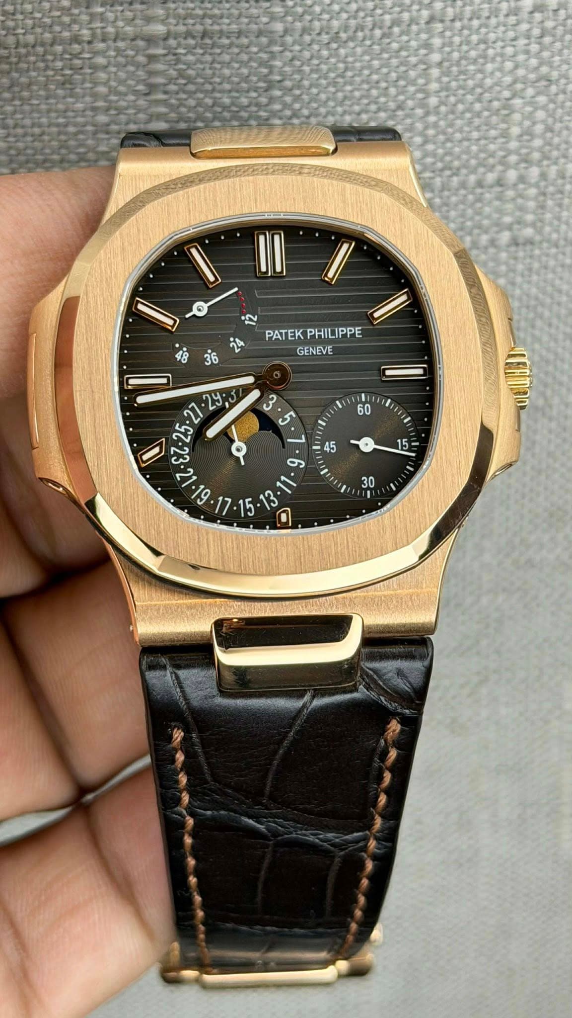 May be an image of wrist watch and text that says 'PATEKPHILIPPE PATEK PHILIPPE GENEVE I 0 क 36 0 ش ی 이? / 45 15 15 9s " 30'