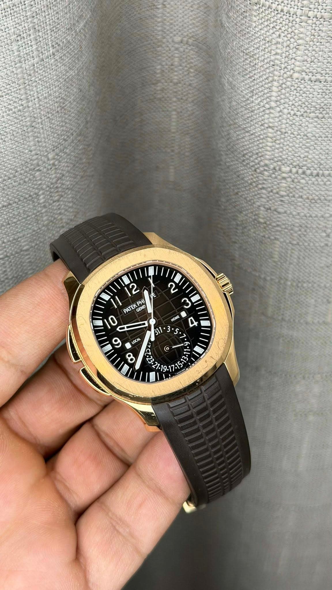 May be an image of wrist watch and text that says '2 ህ GENE ENC CENS PH 0 ه 3 HOMA HOH 4 11 LOCA 9 0 LIE 21.-19. ግን'