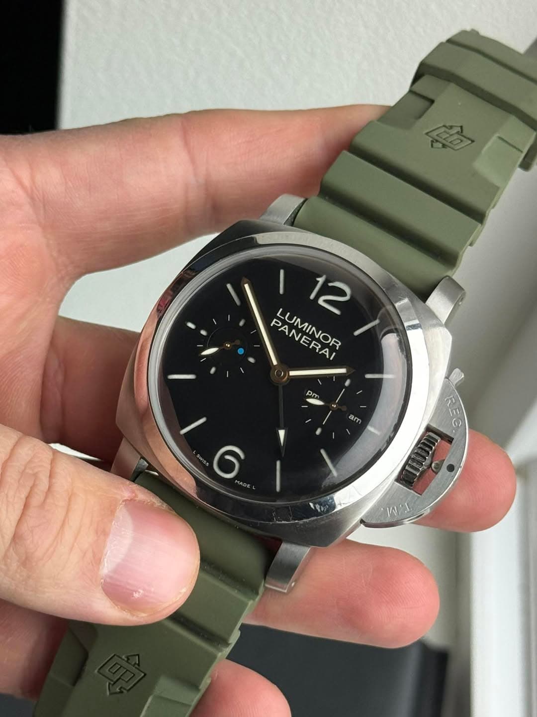 May be an image of wrist watch and text that says '岛 ١ 12 PANERAI PANERAI LUMINOR สาา ΞEC. 1학보 W'A'