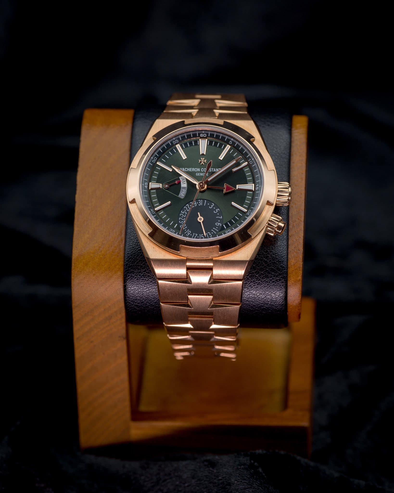 May be an image of wrist watch and text that says 'X ACHERONO ACHE NOC STANT စ 129 2 ဝ 5. 三'