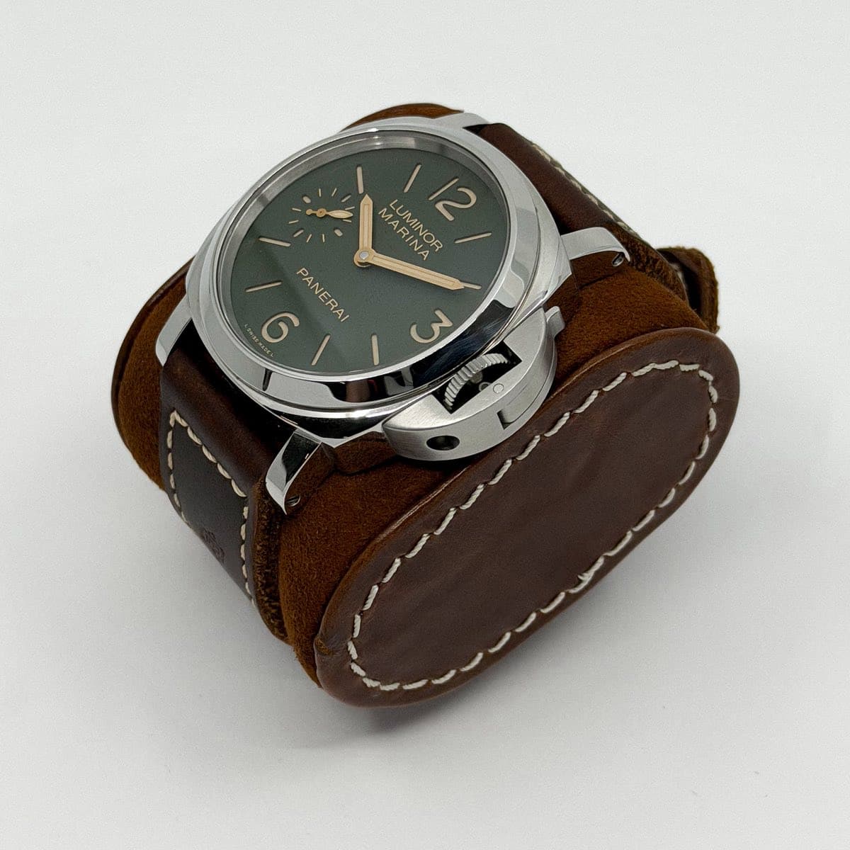 May be an image of wrist watch, leather and text that says 'MAR MA ی LUMINOR MINOO م 12 IN IALA INOR NA VA PANERAI 6 I 3 H HELELGE O O'