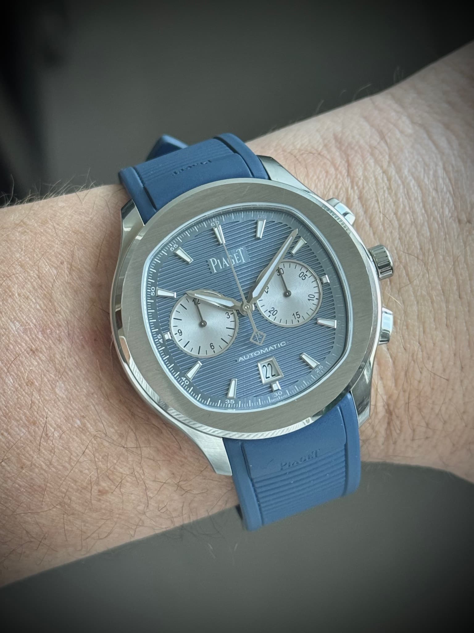 May be an image of wrist watch and text that says 'ዞማ 65 女控 V PIAGET E8 50 b' 05 20 V 31 20 ف ம் o 5 ~ ه- 40 AUTOMATIC 1 22 10 茶'