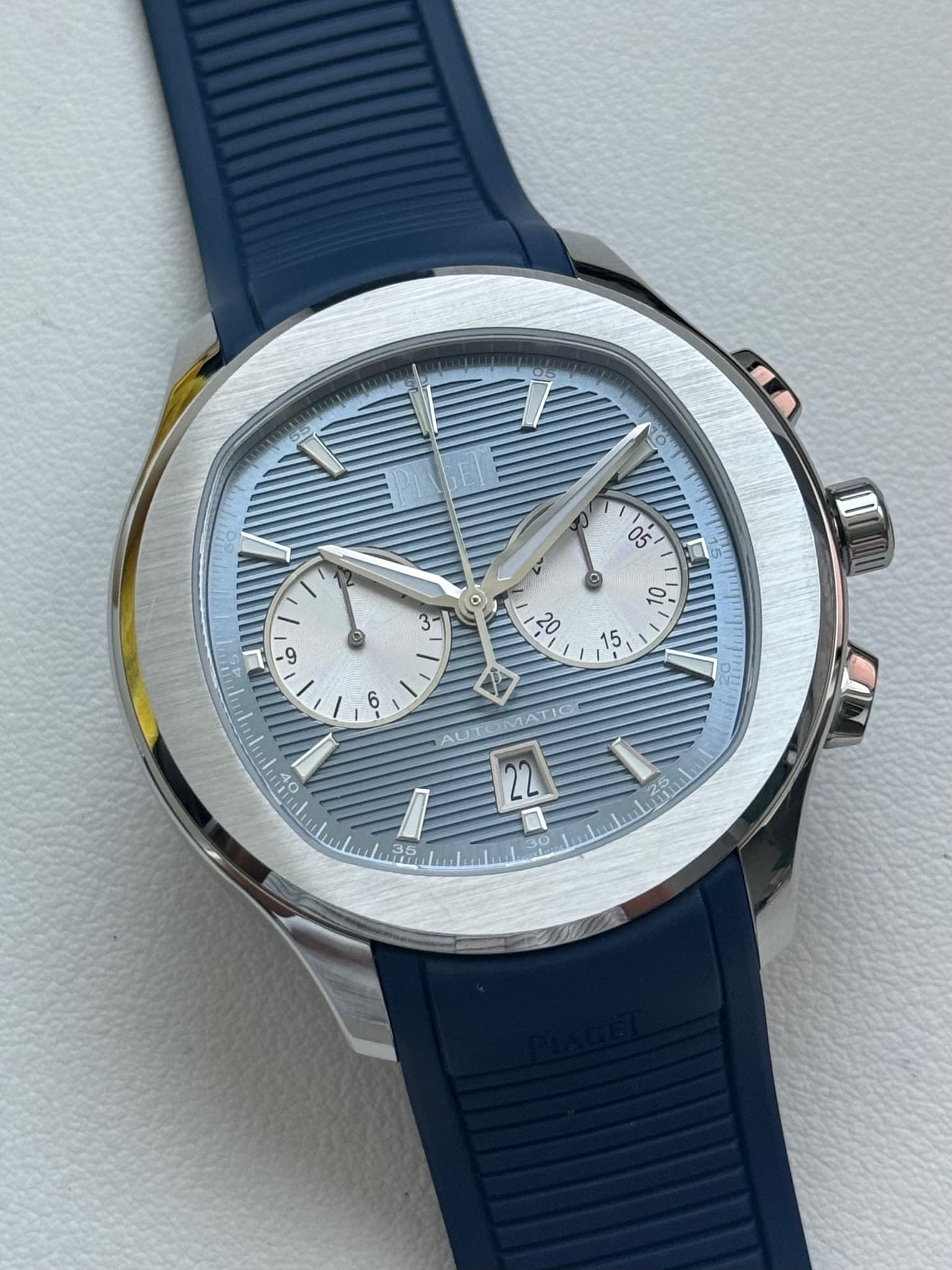 May be an image of wrist watch and text that says 'W 1 05 O ယု و 0, Y AUTOMATIC AUT MATIC I 22 25'