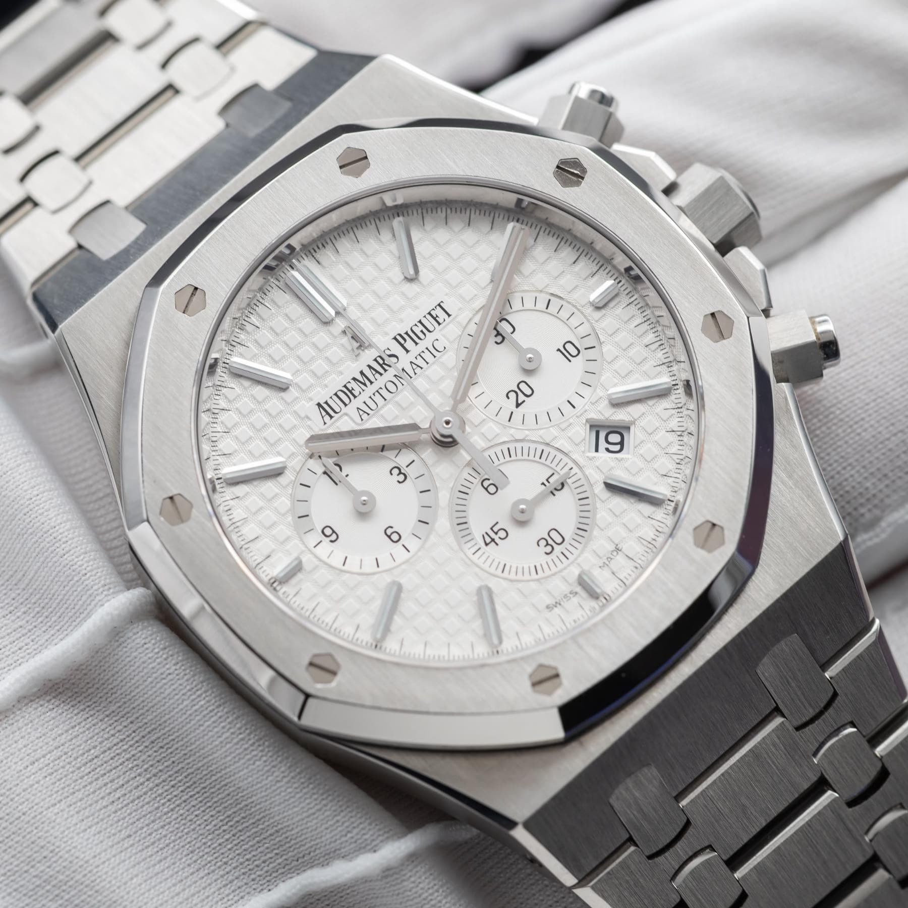 May be an image of wrist watch and text that says 't0n e ص3 10 ရိာက PIGUET AUDEMARS ΑΟΤΟΝΑΠΙΟ TOMATIC ATIC AUTON 20 3 9 S Tuy U HEE!! 6 د و 6 IITN 5 30 የንን'