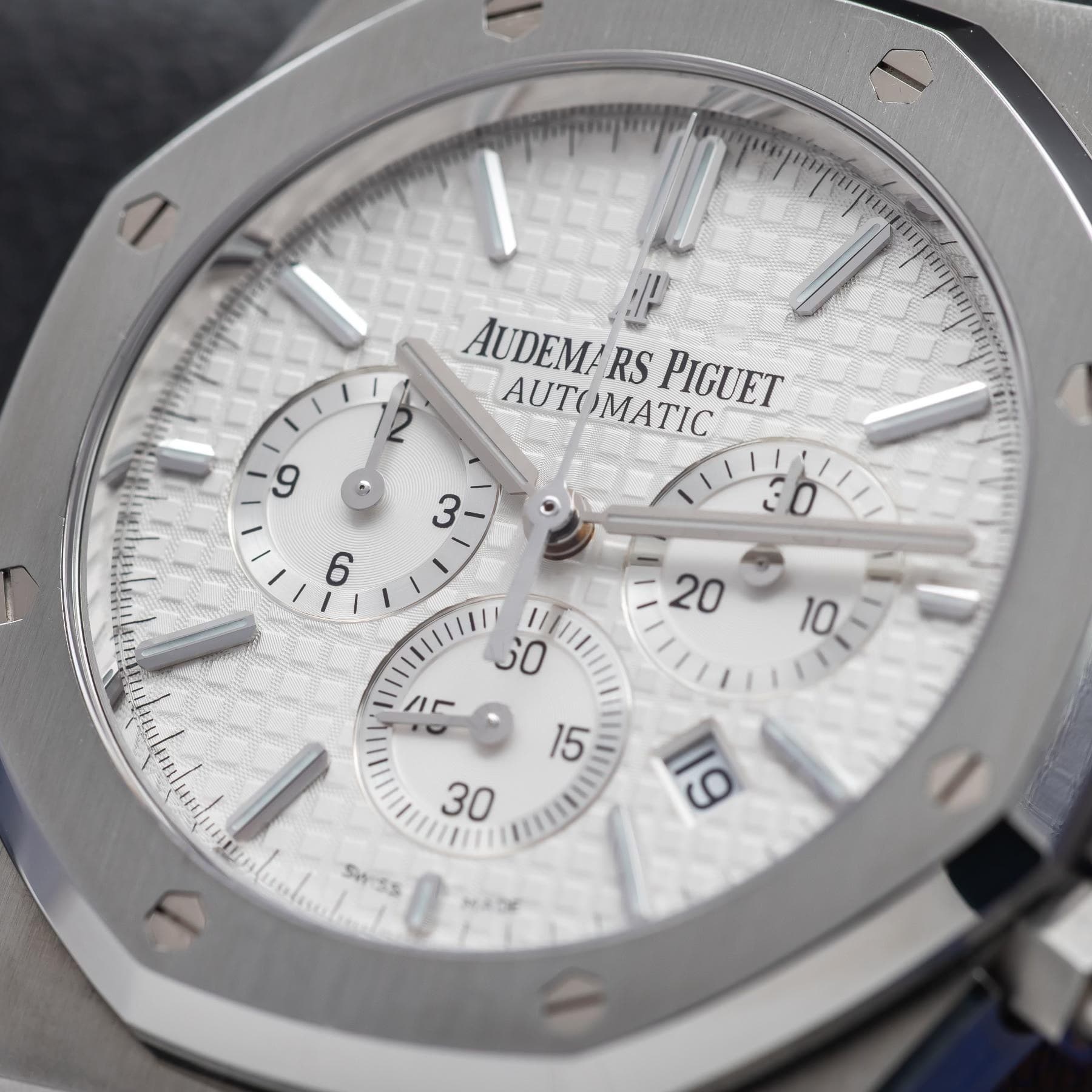 May be an image of wrist watch and text that says '..AN.. 7 正 AUDEMA RS PIGUET AUTOMATIC AUTO MATIC 9 3 ขาเน 6 30 I1 50 20 fr 10 15 30 SWESS 119 MADE'