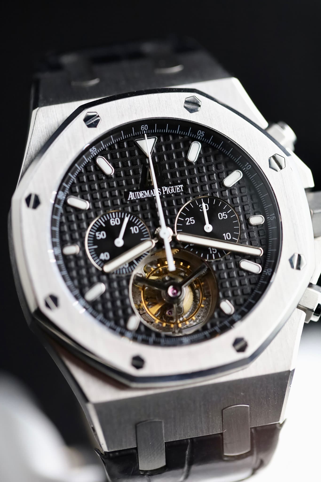May be an image of wrist watch and text that says '55 AUDEMAI AUDEMANPIGUET PIGUET ILA In U 5'
